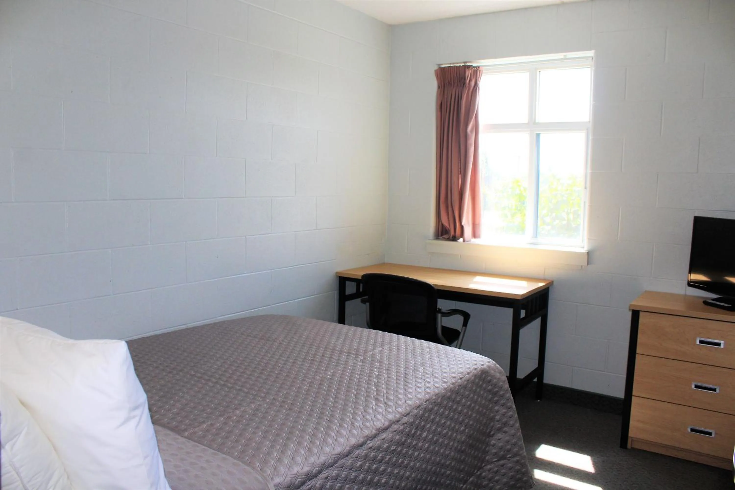 Photo of the whole room, Bed in Residence & Conference Centre - Welland