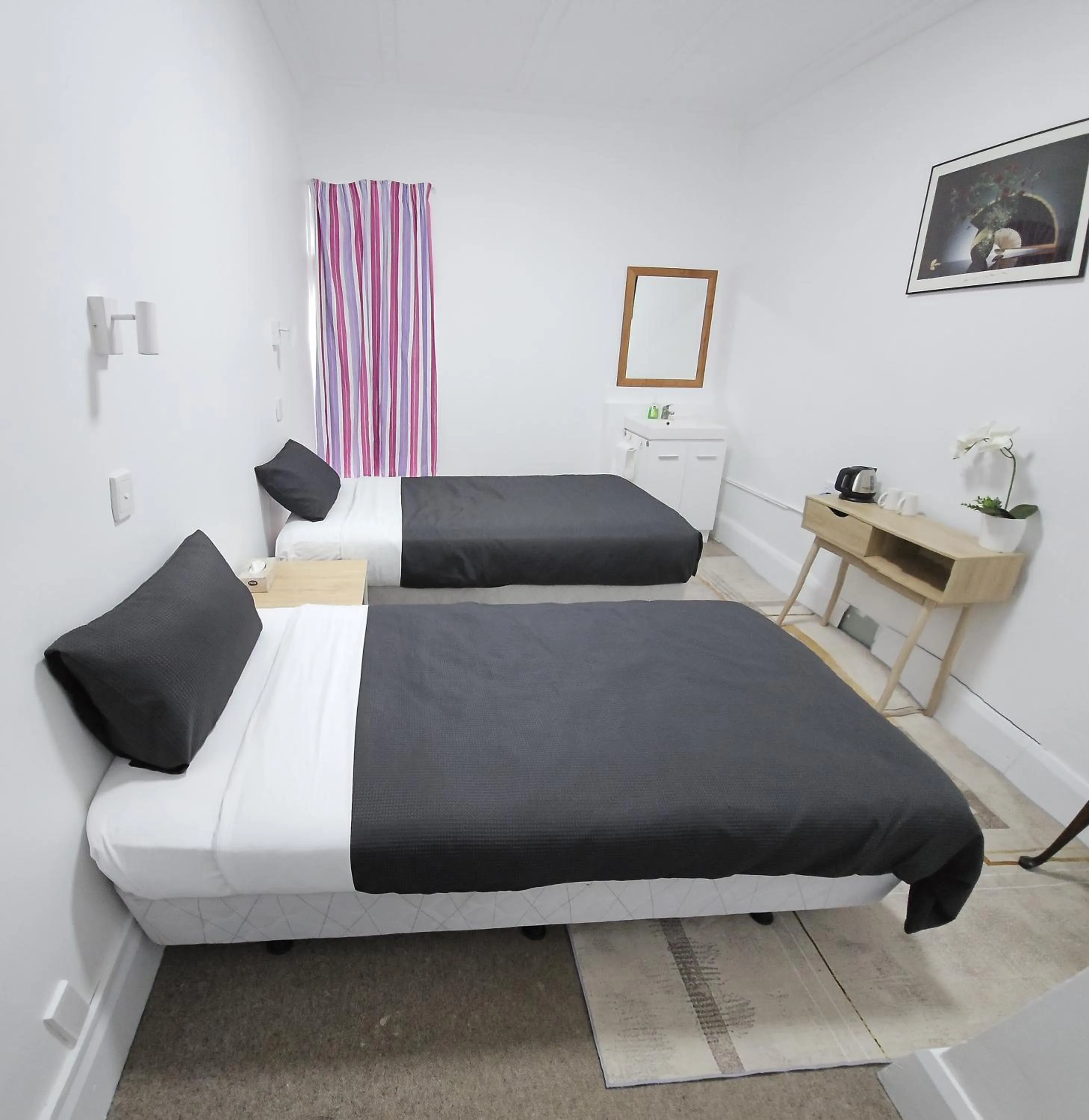 Bedroom, Bed in Kiwi As Guest House