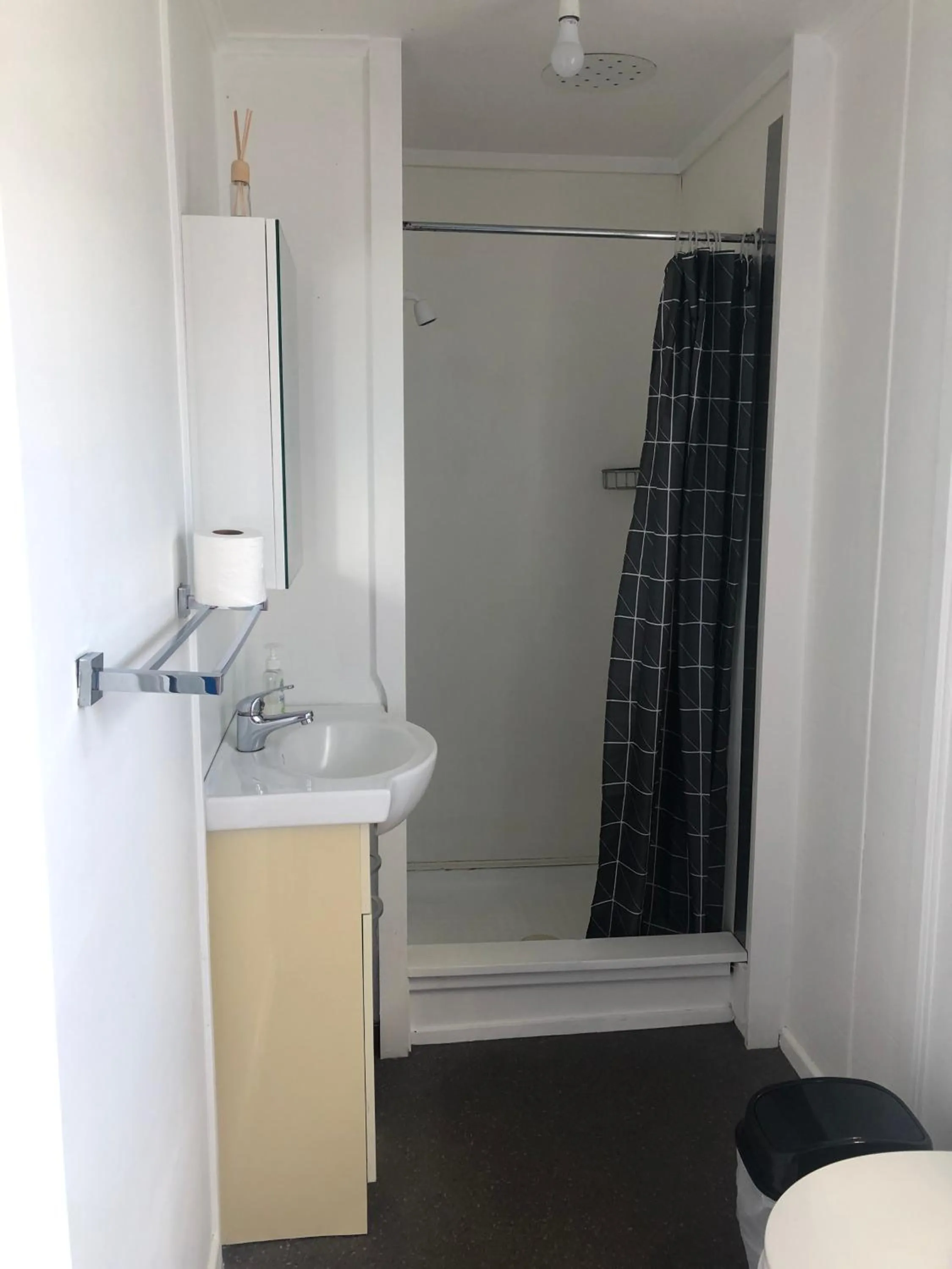 Shower in Kiwi As Guest House
