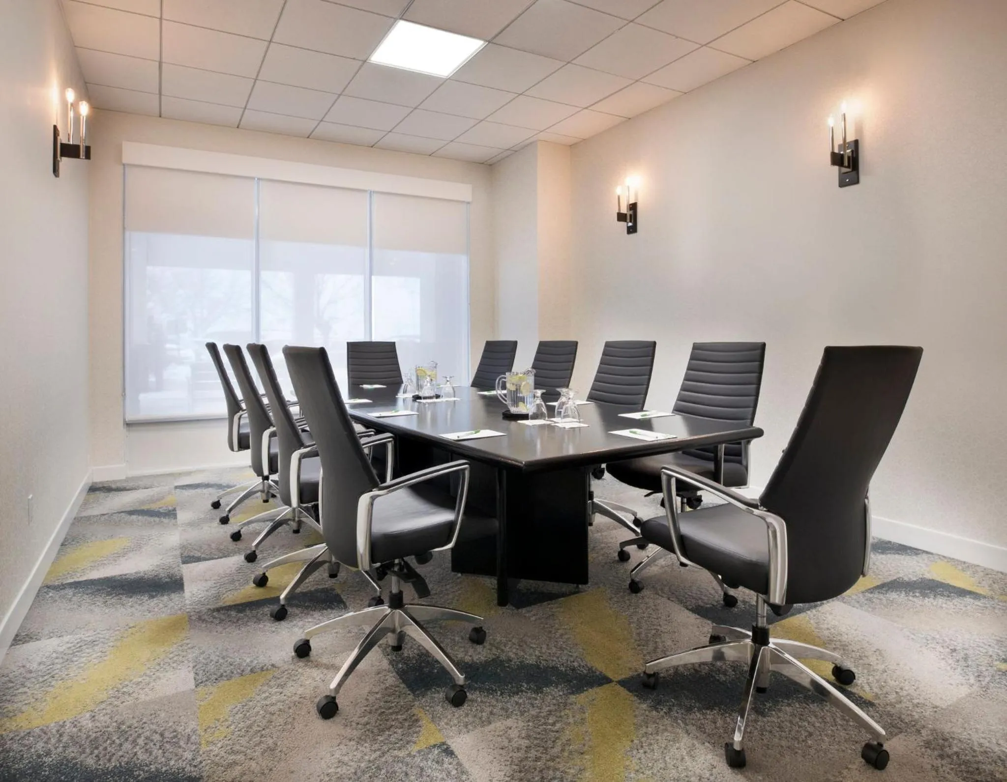 Meeting/conference room in Holiday Inn Montreal Longueuil by IHG