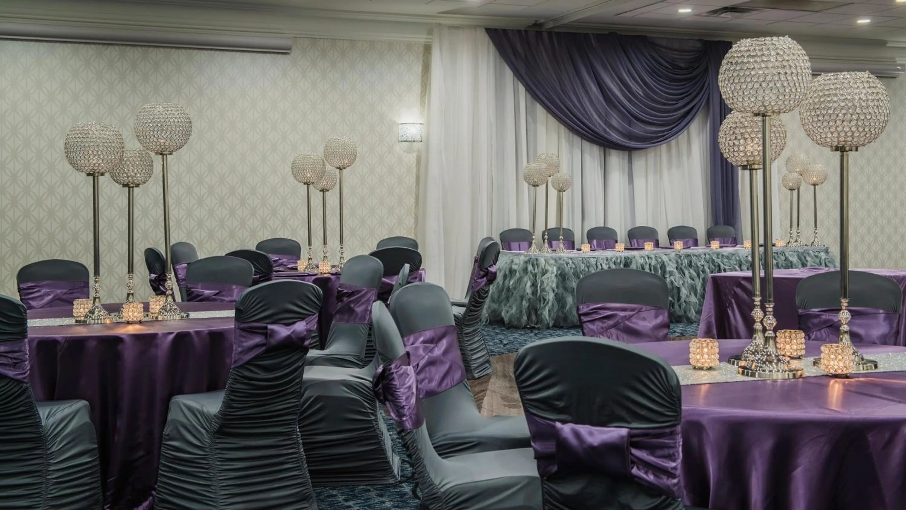 Restaurant/places to eat in Holiday Inn Winnipeg - Airport West, an IHG Hotel