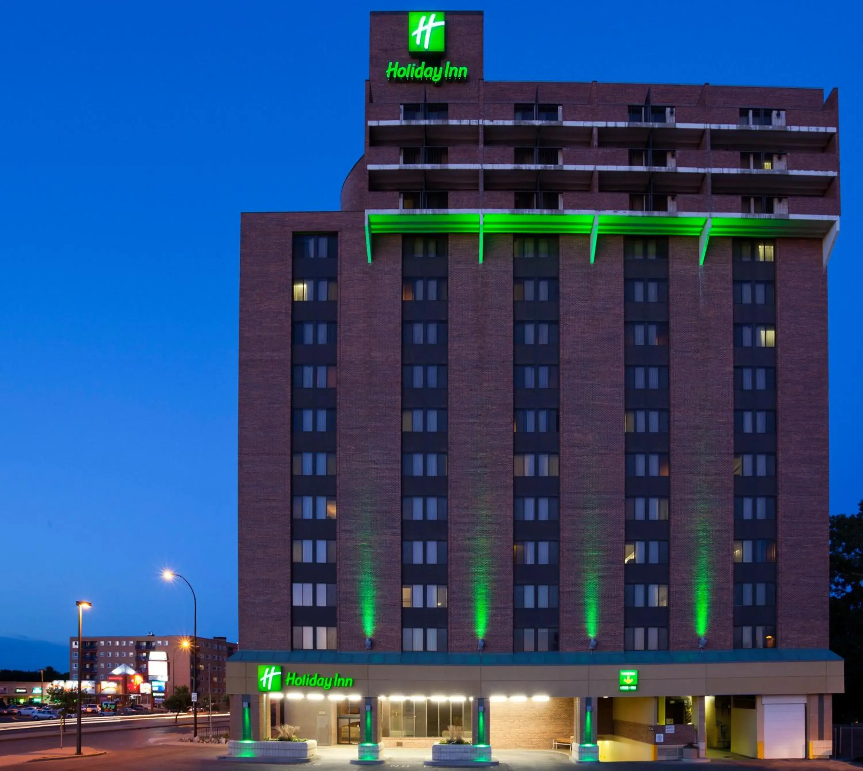 Property building in Holiday Inn Winnipeg - Airport West, an IHG Hotel Property building in Holiday Inn Winnipeg - Airport West, an IHG Hotel