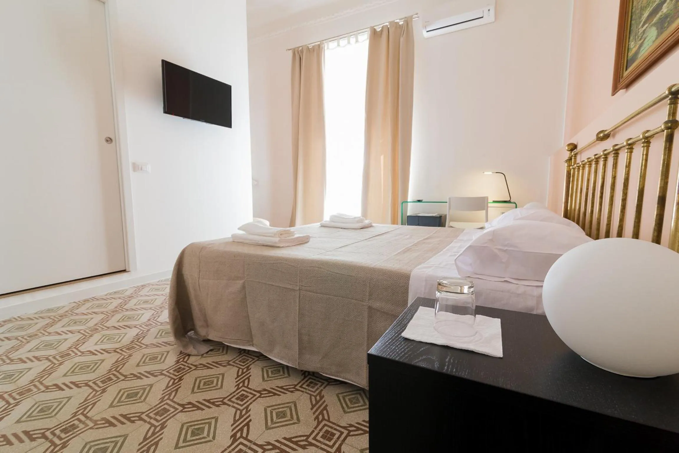 Bedroom, Bed in Liberty Suites