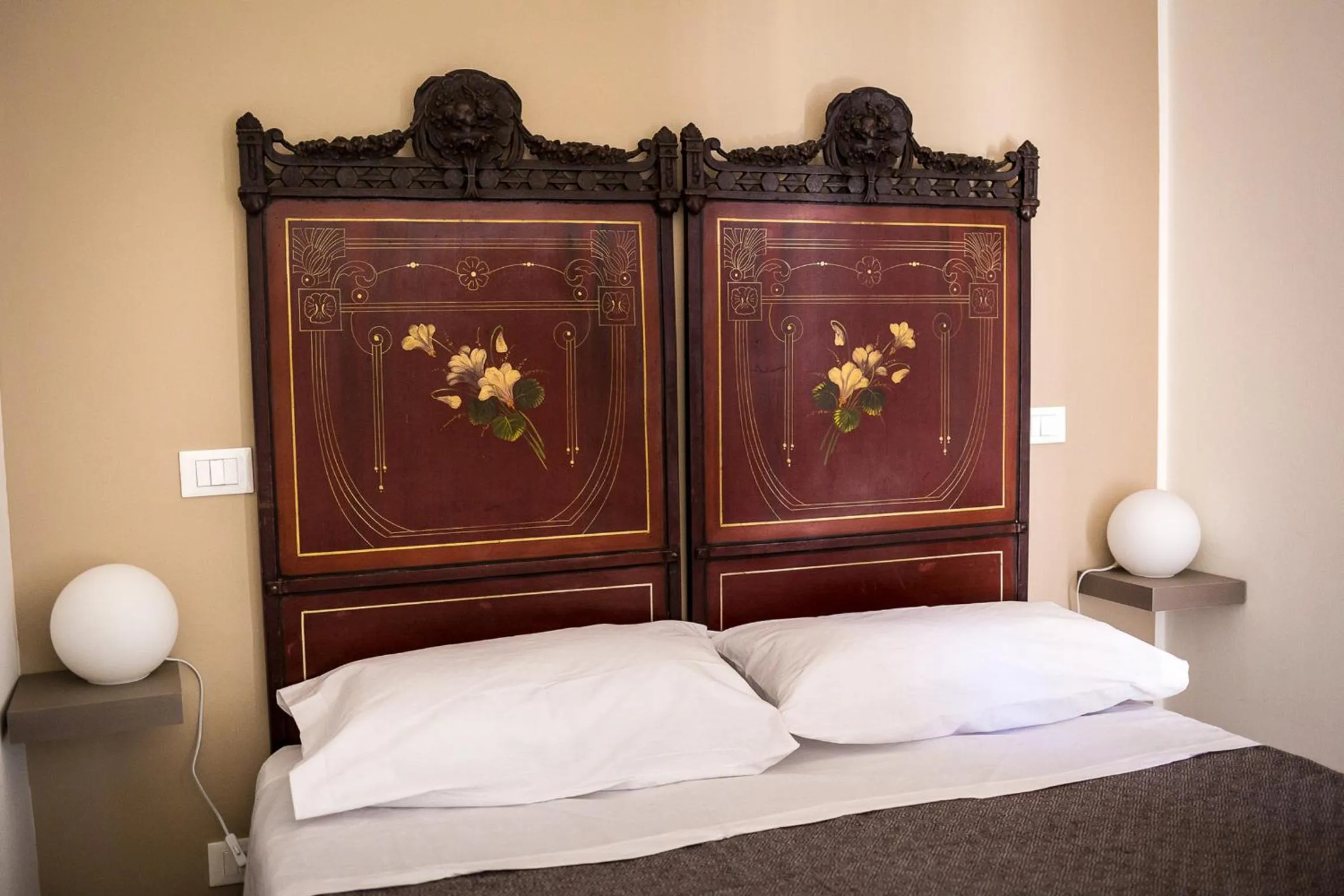 Decorative detail, Bed in Liberty Suites