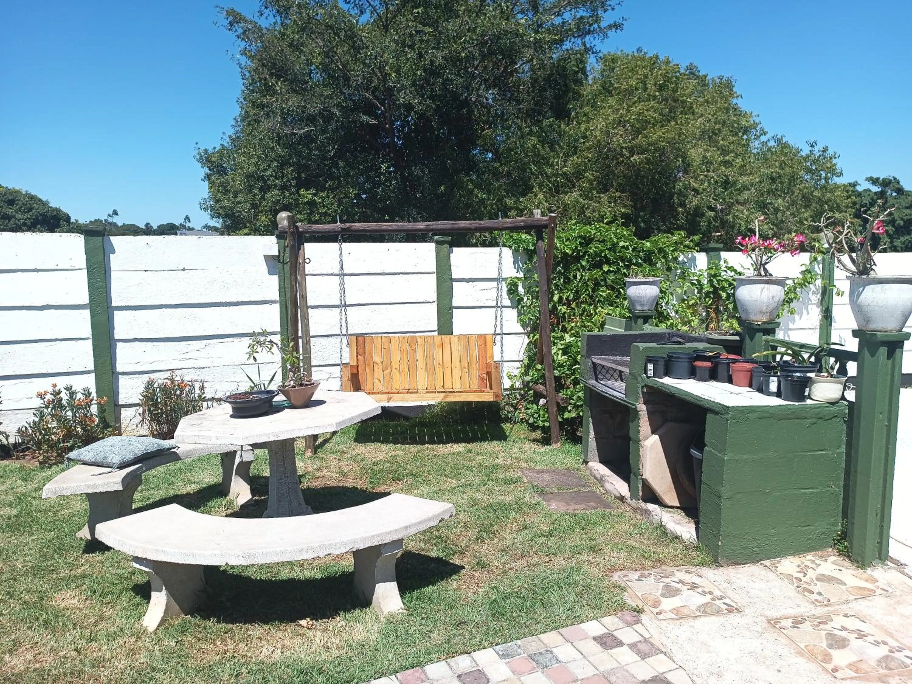 Garden in Queensburgh B&B or Self Catering