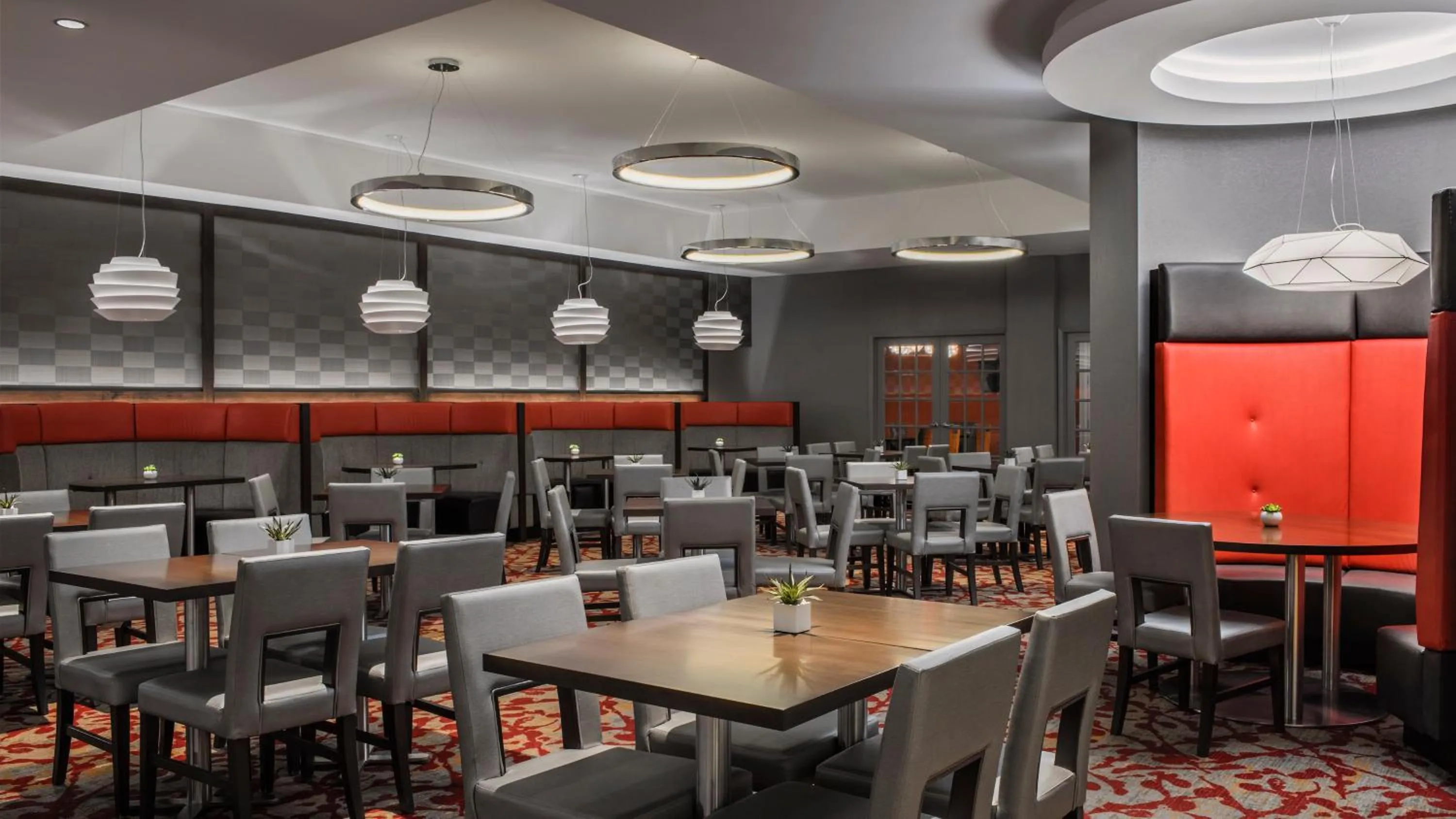 Restaurant/places to eat in Holiday Inn Winnipeg-South by IHG
