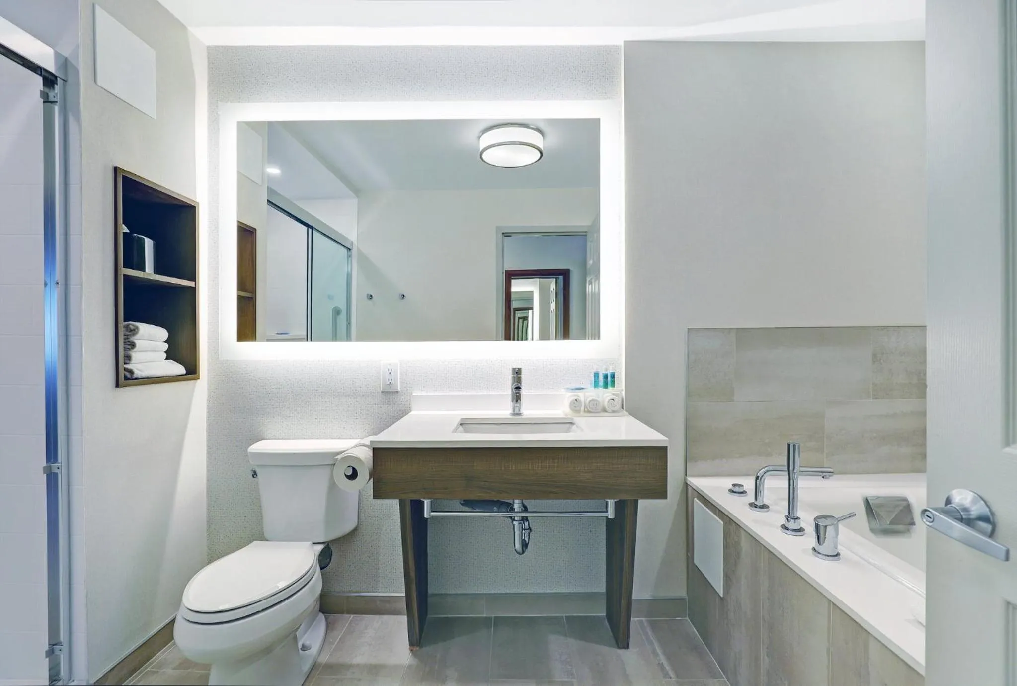 Photo of the whole room in Holiday Inn Express Whitby Oshawa by IHG