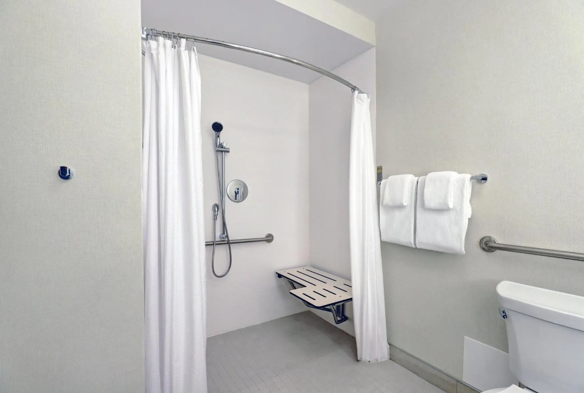 Photo of the whole room in Holiday Inn Express Whitby Oshawa by IHG