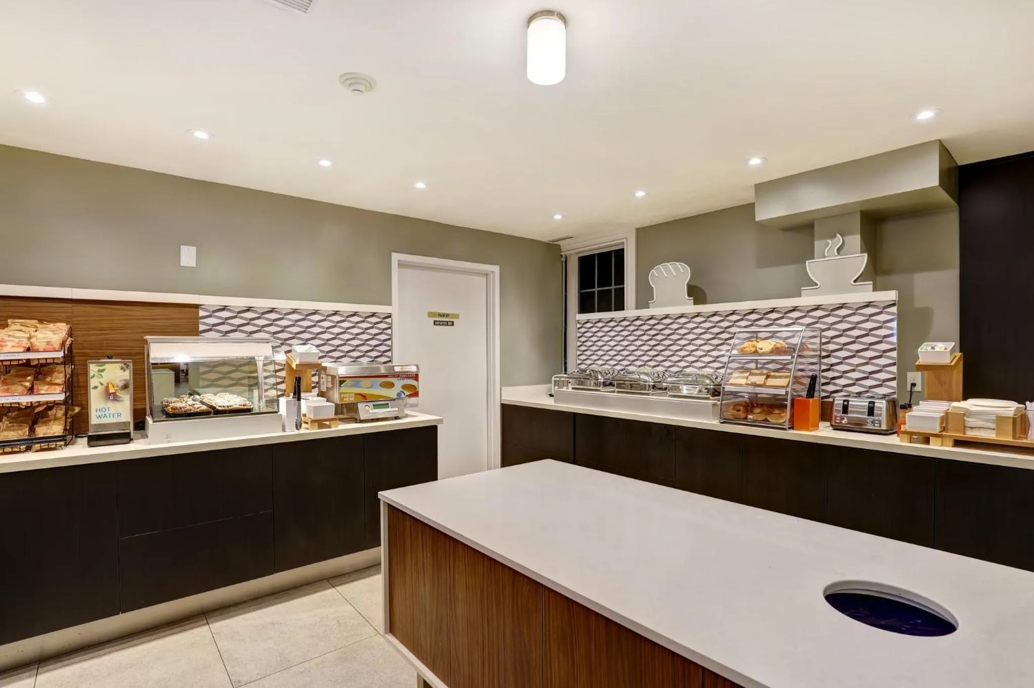 Breakfast in Holiday Inn Express Whitby Oshawa by IHG