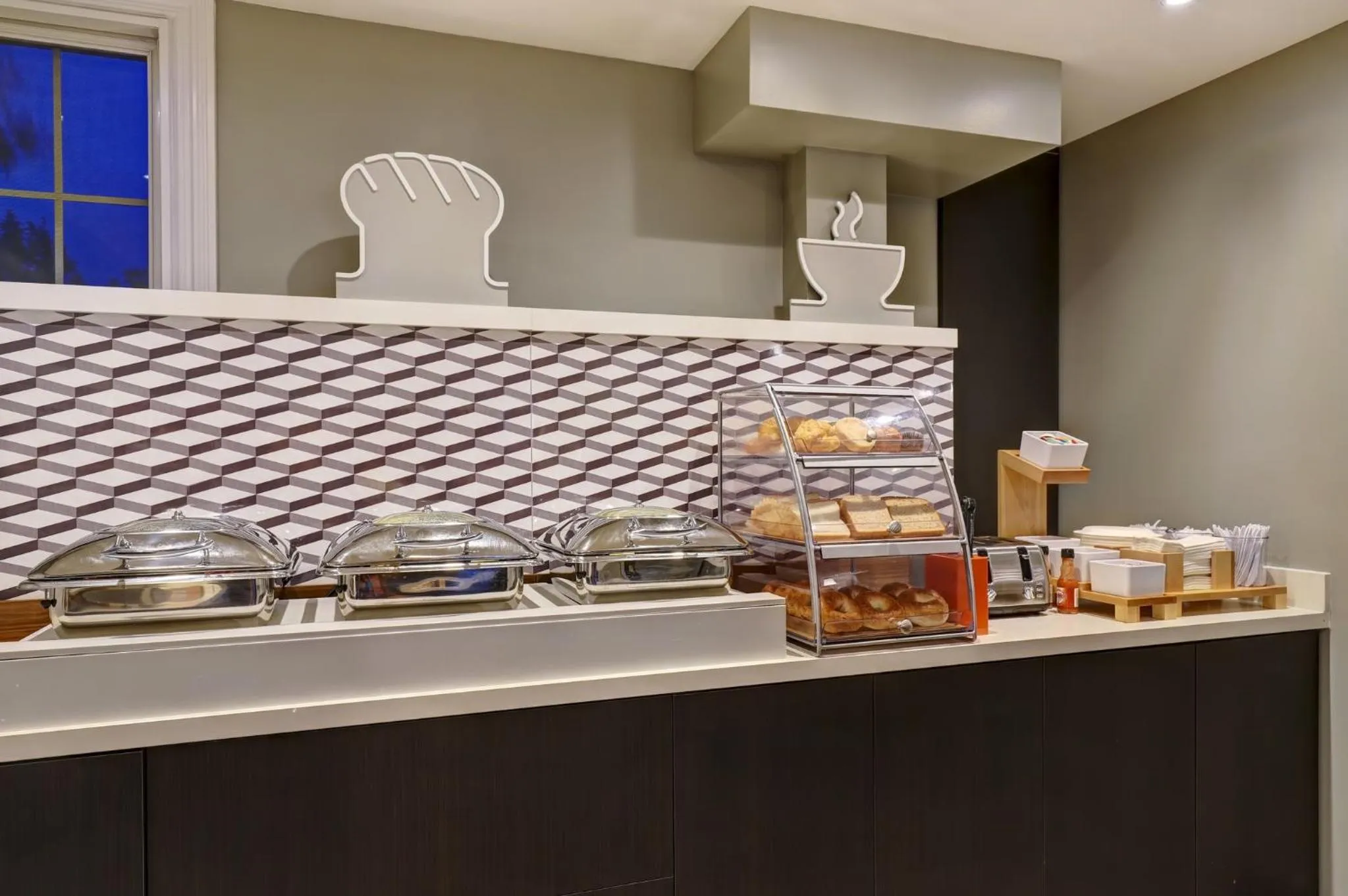 Breakfast in Holiday Inn Express Whitby Oshawa by IHG