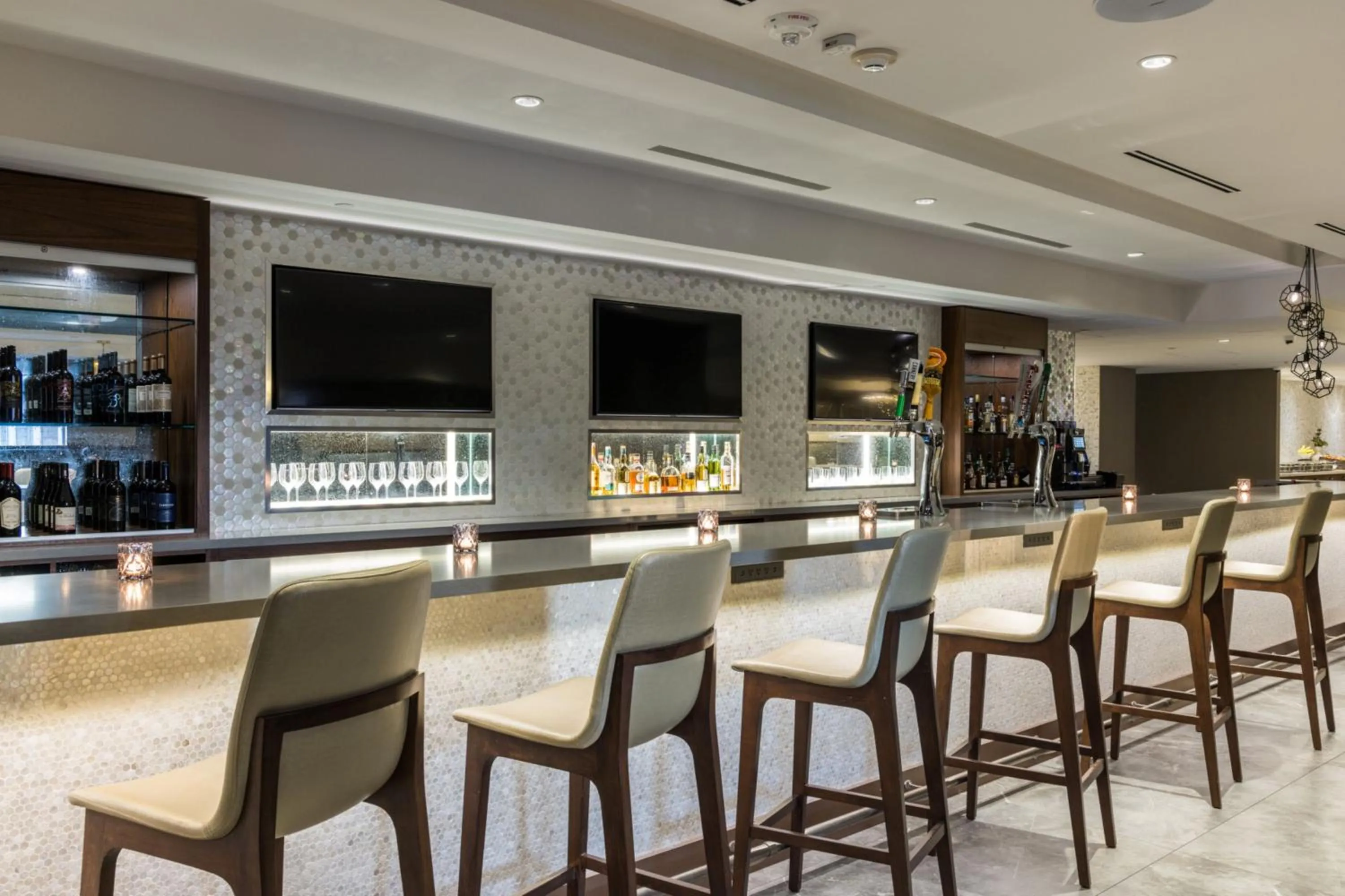 Lounge or bar in Crowne Plaza Toronto Airport by IHG