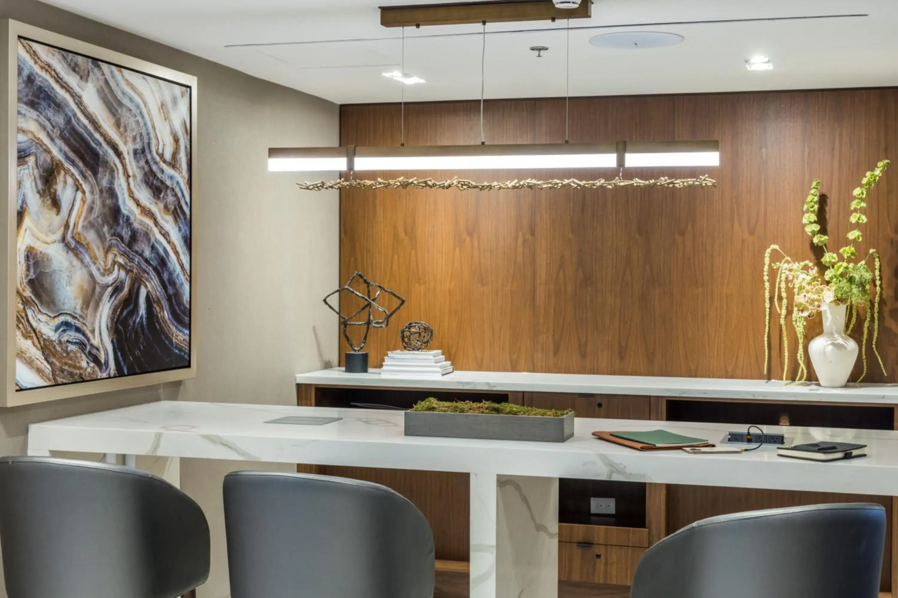 Property building in Crowne Plaza Toronto Airport by IHG Property building in Crowne Plaza Toronto Airport by IHG