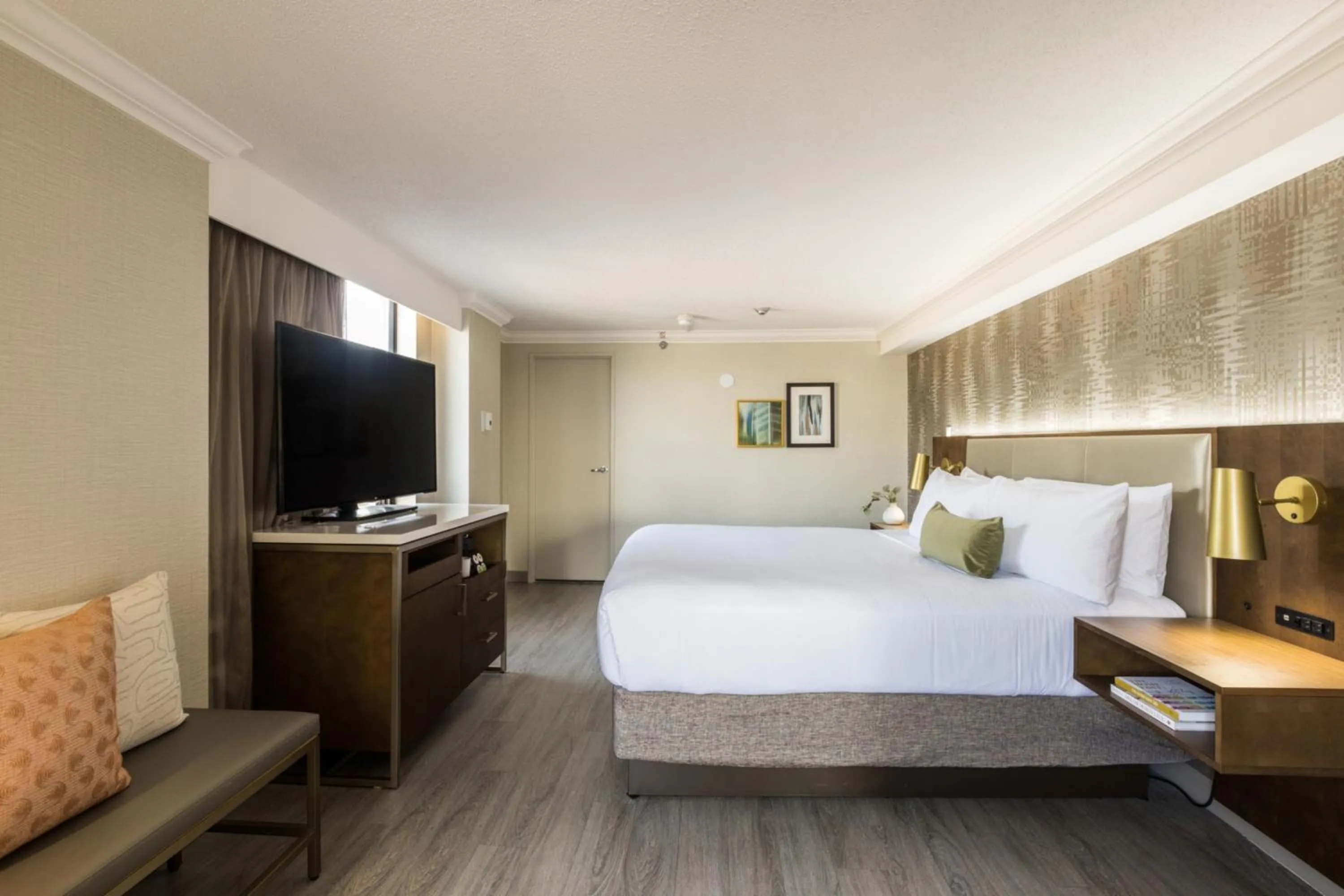 Photo of the whole room, Bed in Crowne Plaza Toronto Airport by IHG