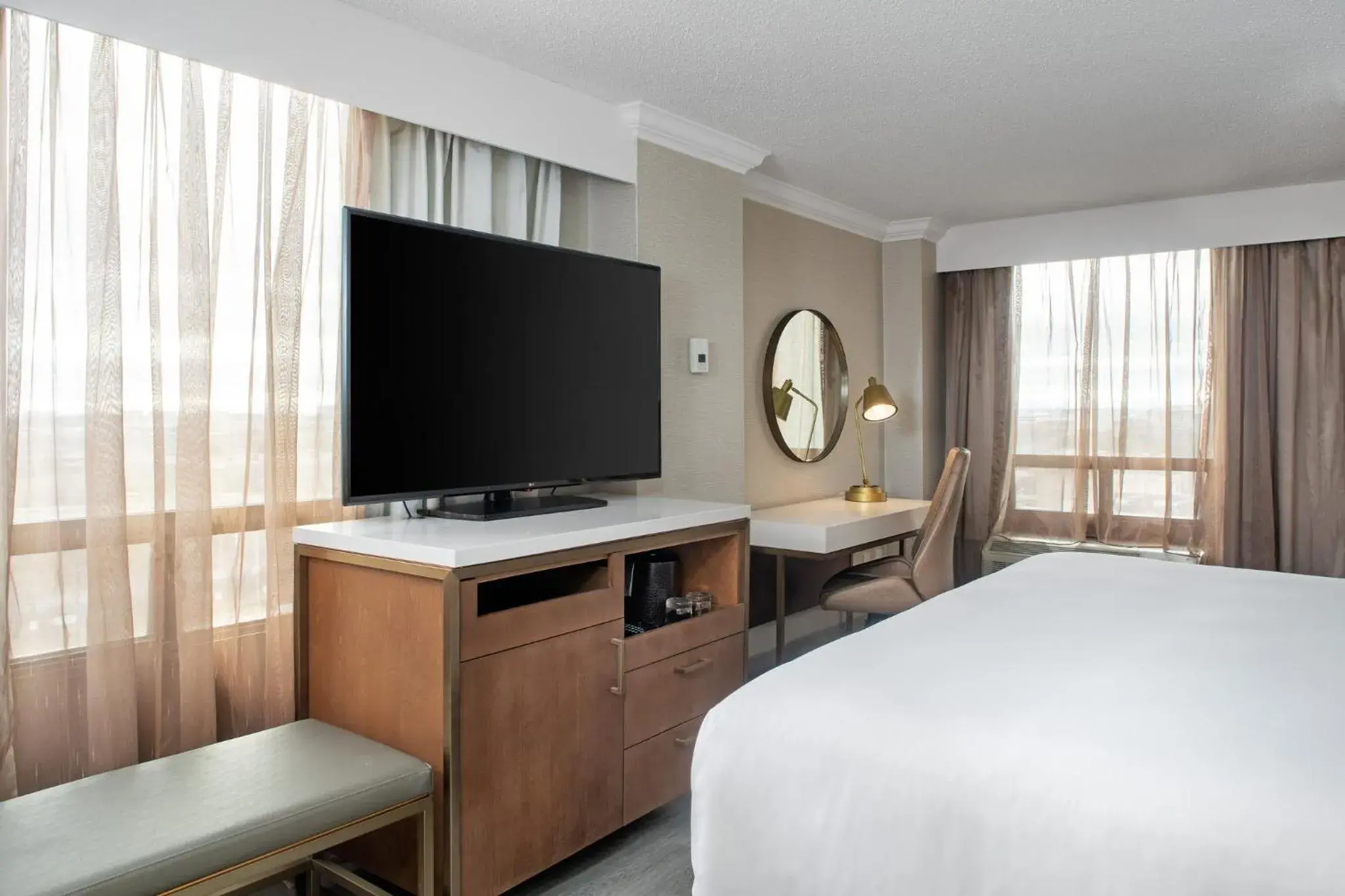 Photo of the whole room, Bed in Crowne Plaza Toronto Airport by IHG Photo of the whole room, Bed in Crowne Plaza Toronto Airport by IHG