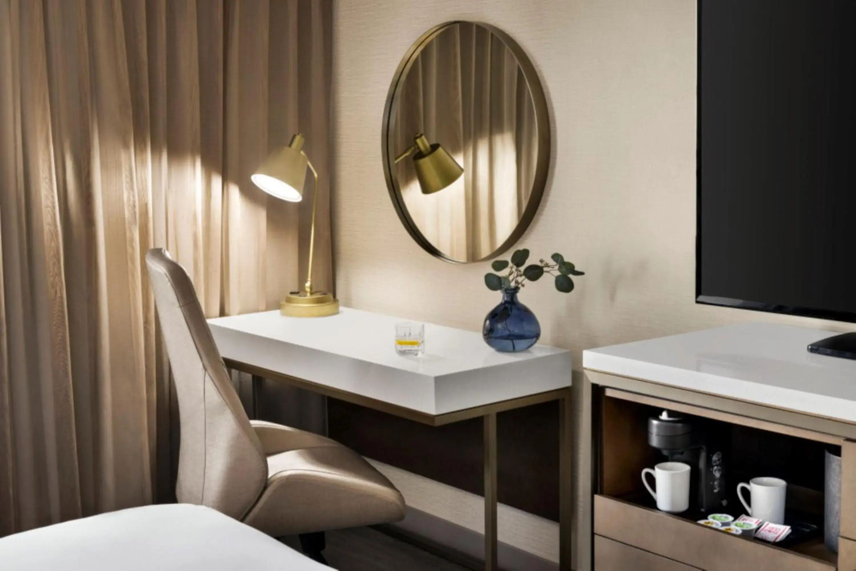 Standard Queen Room with Roll-In Shower - Disability Access in Crowne Plaza Toronto Airport by IHG Standard Queen Room with Roll-In Shower - Disability Access in Crowne Plaza Toronto Airport by IHG