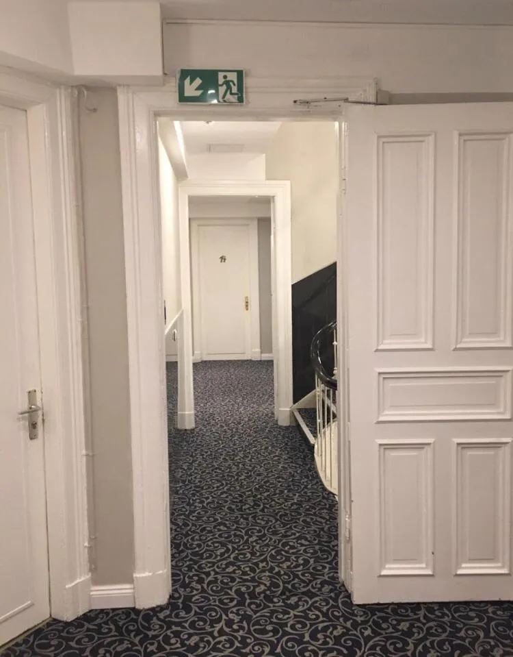 City Hotel - HEEFA OHG