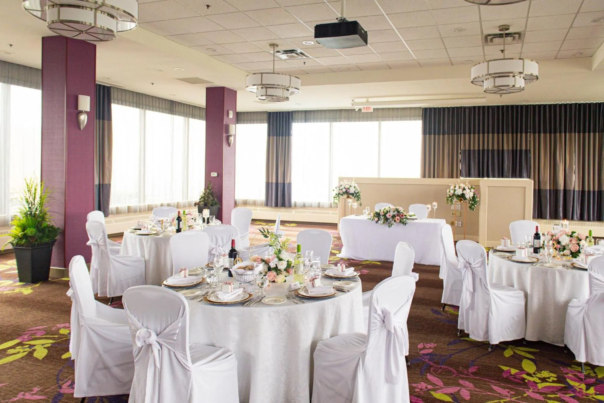 Meeting/conference room in Holiday Inn Toronto International Airport by IHG