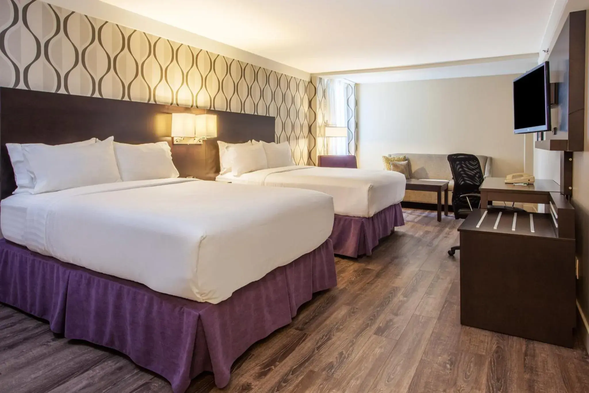 Premium Double Room - Low Floor in Holiday Inn Toronto International Airport by IHG Premium Double Room - Low Floor in Holiday Inn Toronto International Airport by IHG