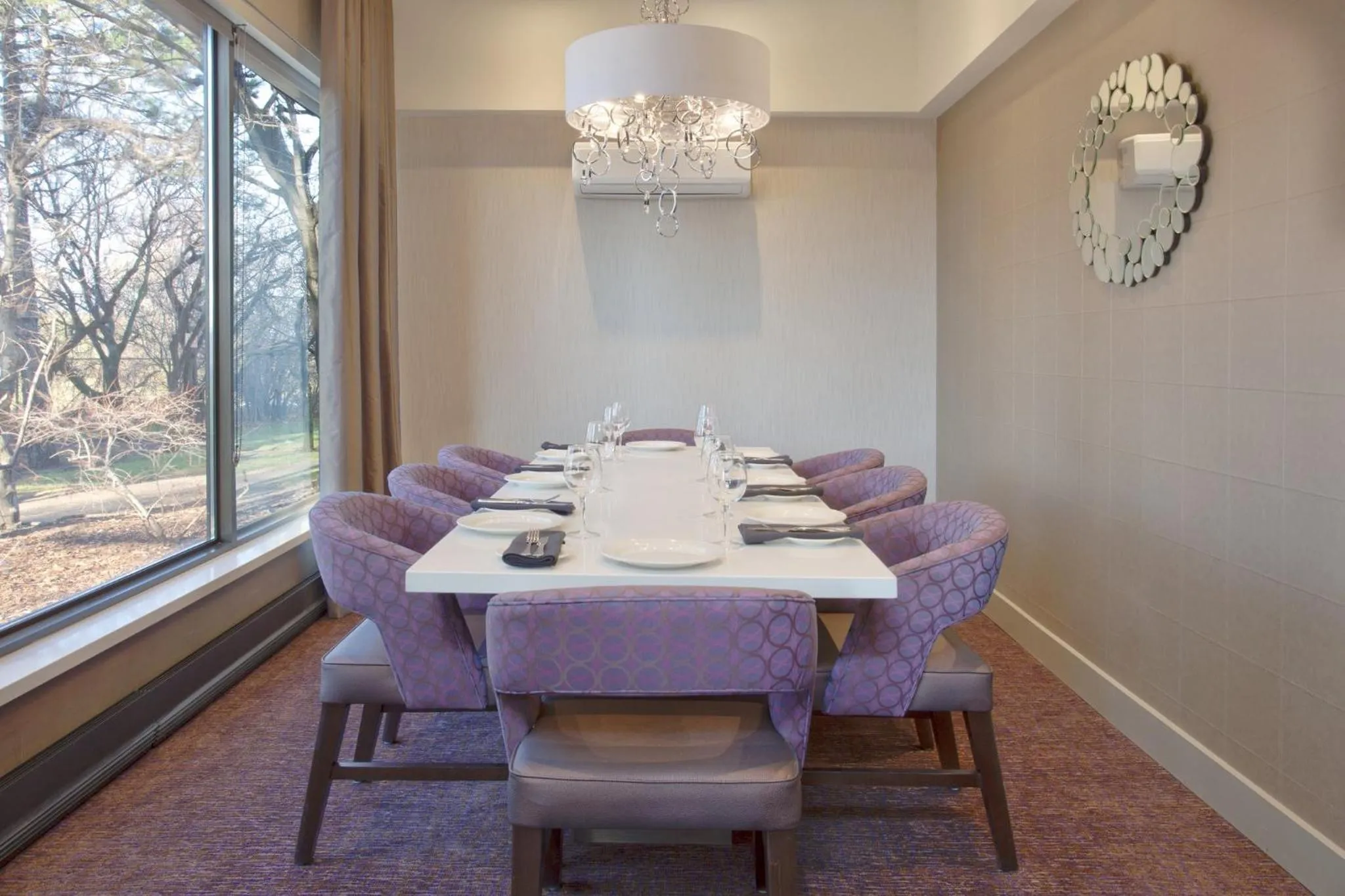 Restaurant/places to eat in Holiday Inn Toronto International Airport by IHG