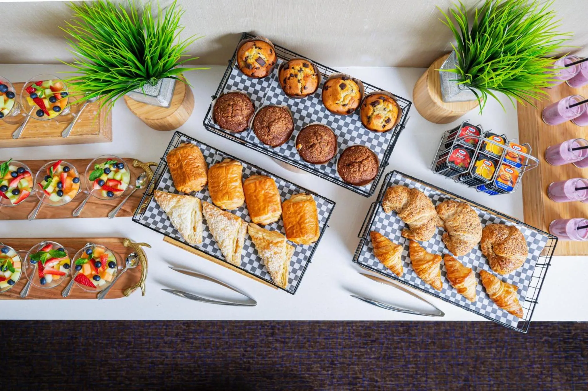 Restaurant/places to eat in Holiday Inn Toronto International Airport by IHG