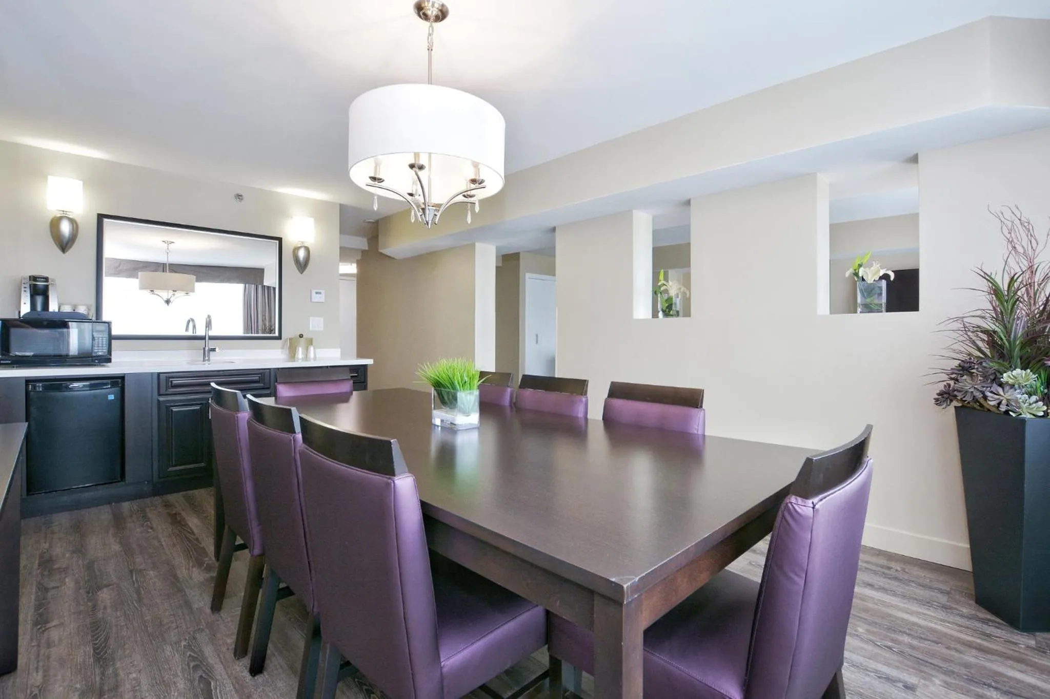 Bedroom in Holiday Inn Toronto International Airport by IHG