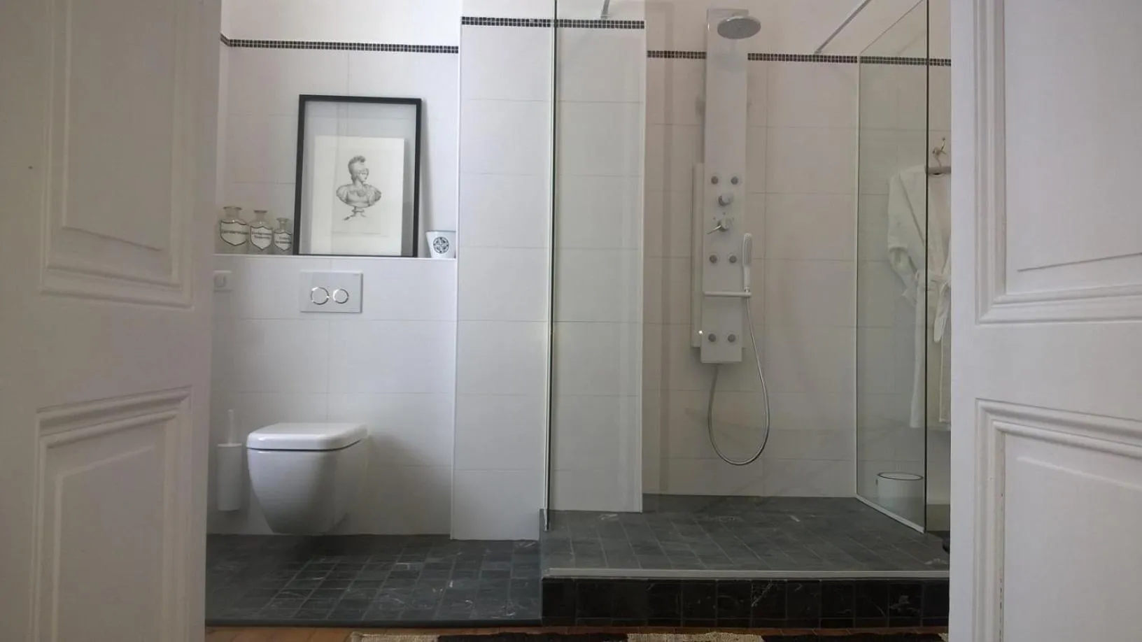 Toilet in MAISON D'HÔTES "Bordeaux Wine Lodge"