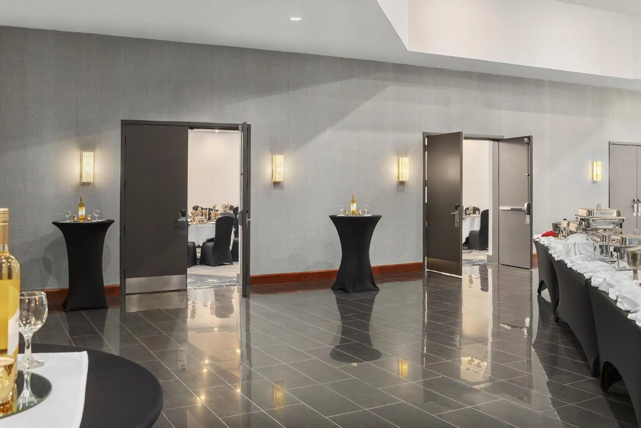 Meeting/conference room in Holiday Inn Oakville Centre by IHG