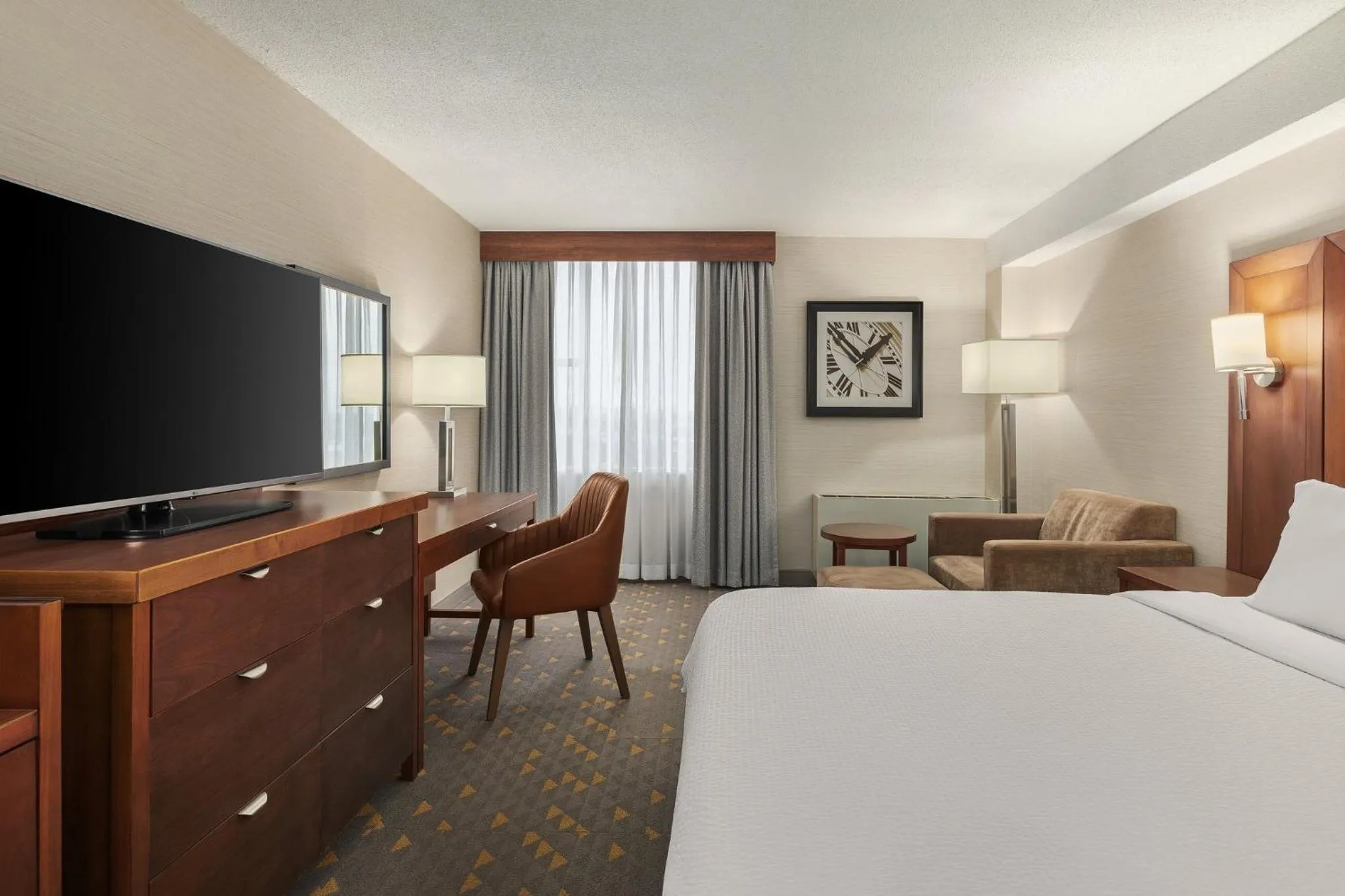 Photo of the whole room, Bed in Holiday Inn Oakville Centre by IHG