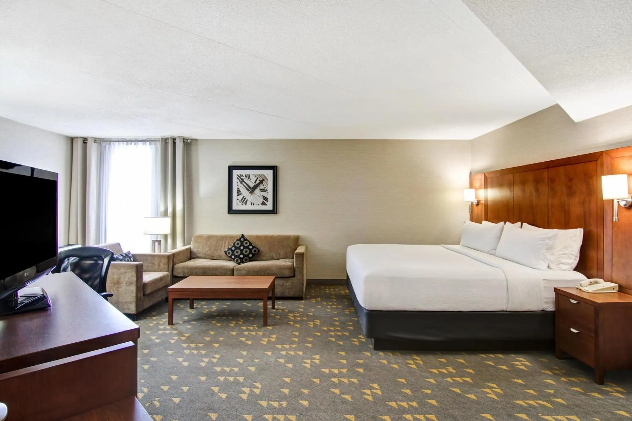 Photo of the whole room, Bed in Holiday Inn Oakville Centre by IHG