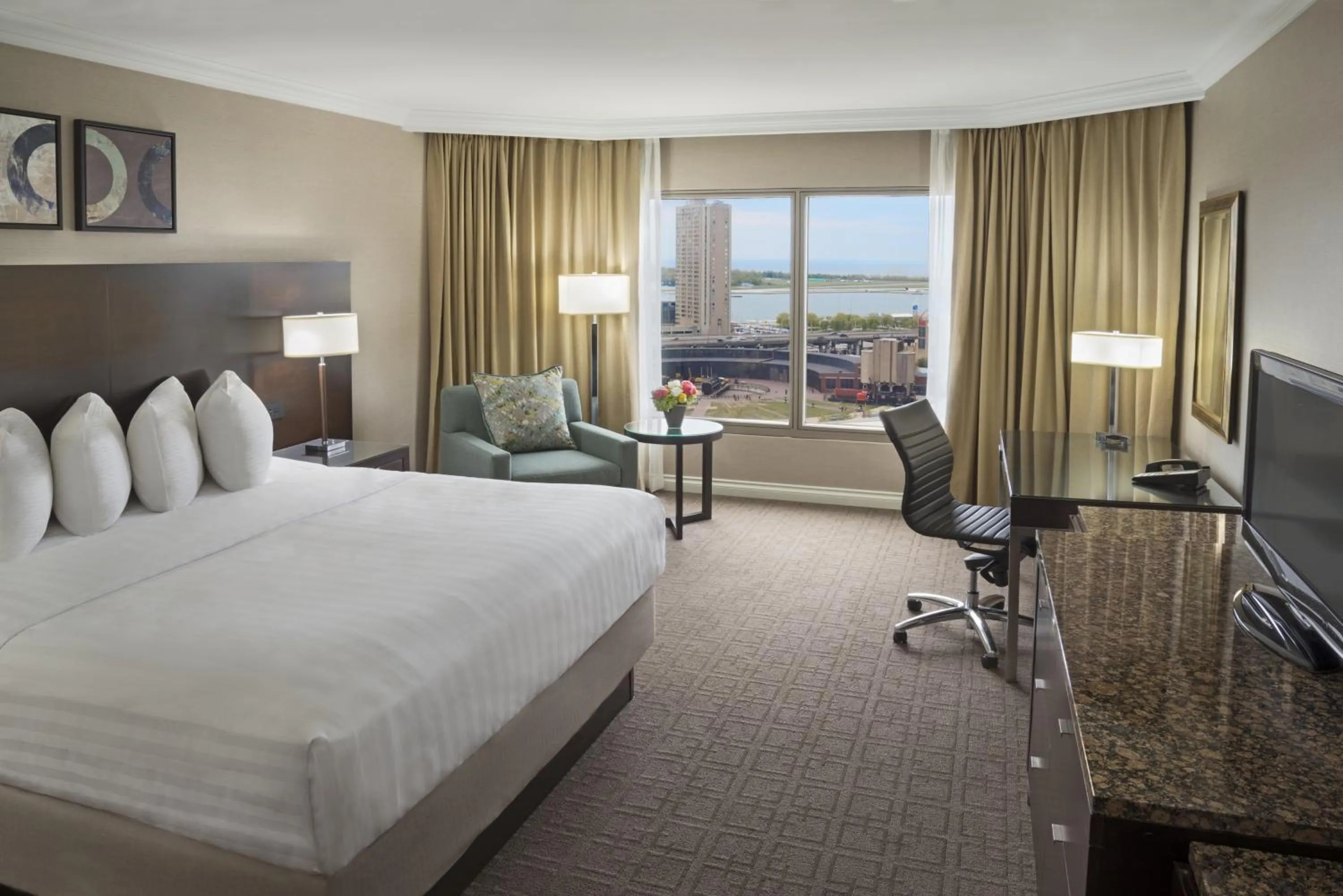 Photo of the whole room, Bed in InterContinental Toronto Centre by IHG