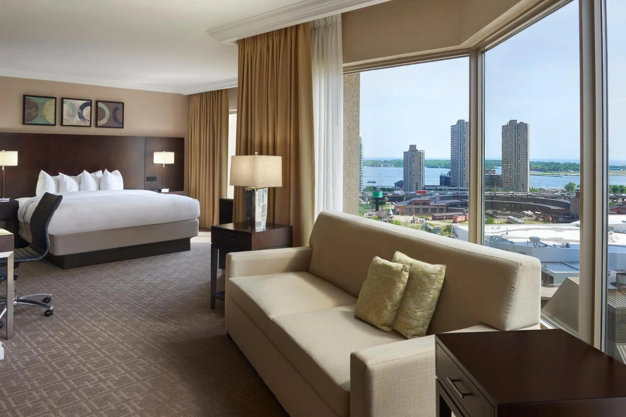 Photo of the whole room, Bed in InterContinental Toronto Centre by IHG