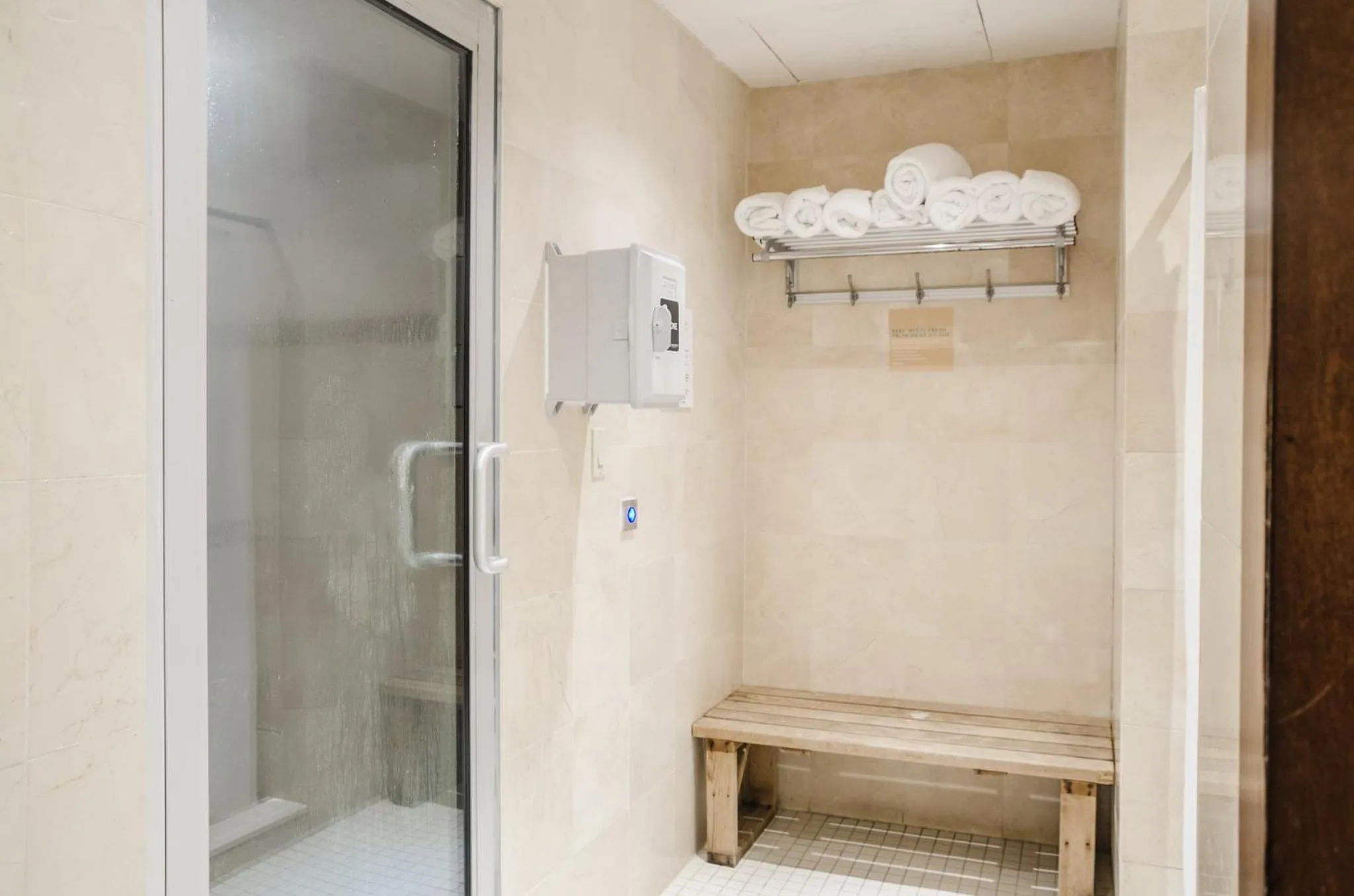 Fitness centre/facilities in InterContinental Toronto Centre by IHG