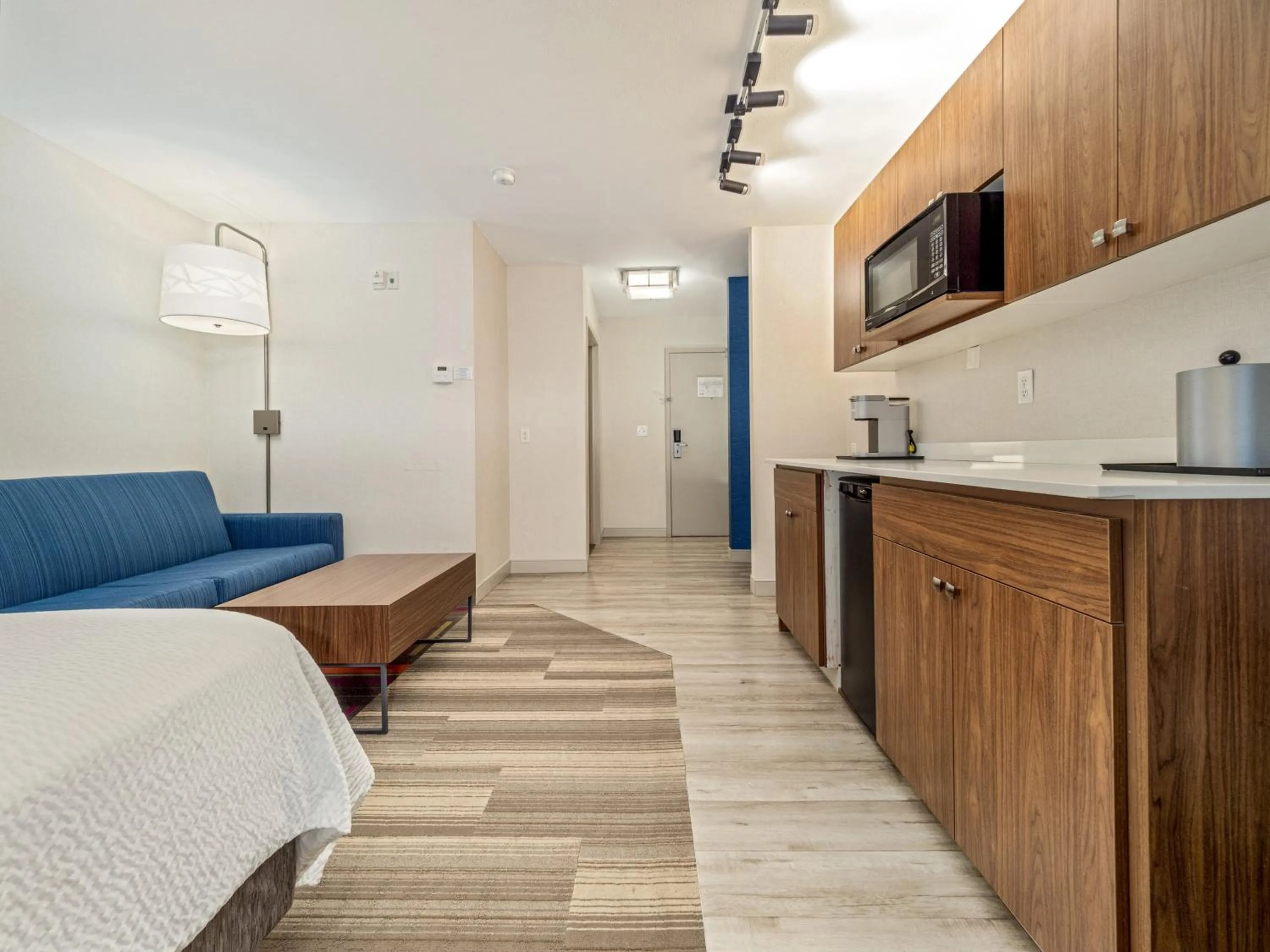 Photo of the whole room, Bed in Holiday Inn Express & Suites Medicine Hat by IHG