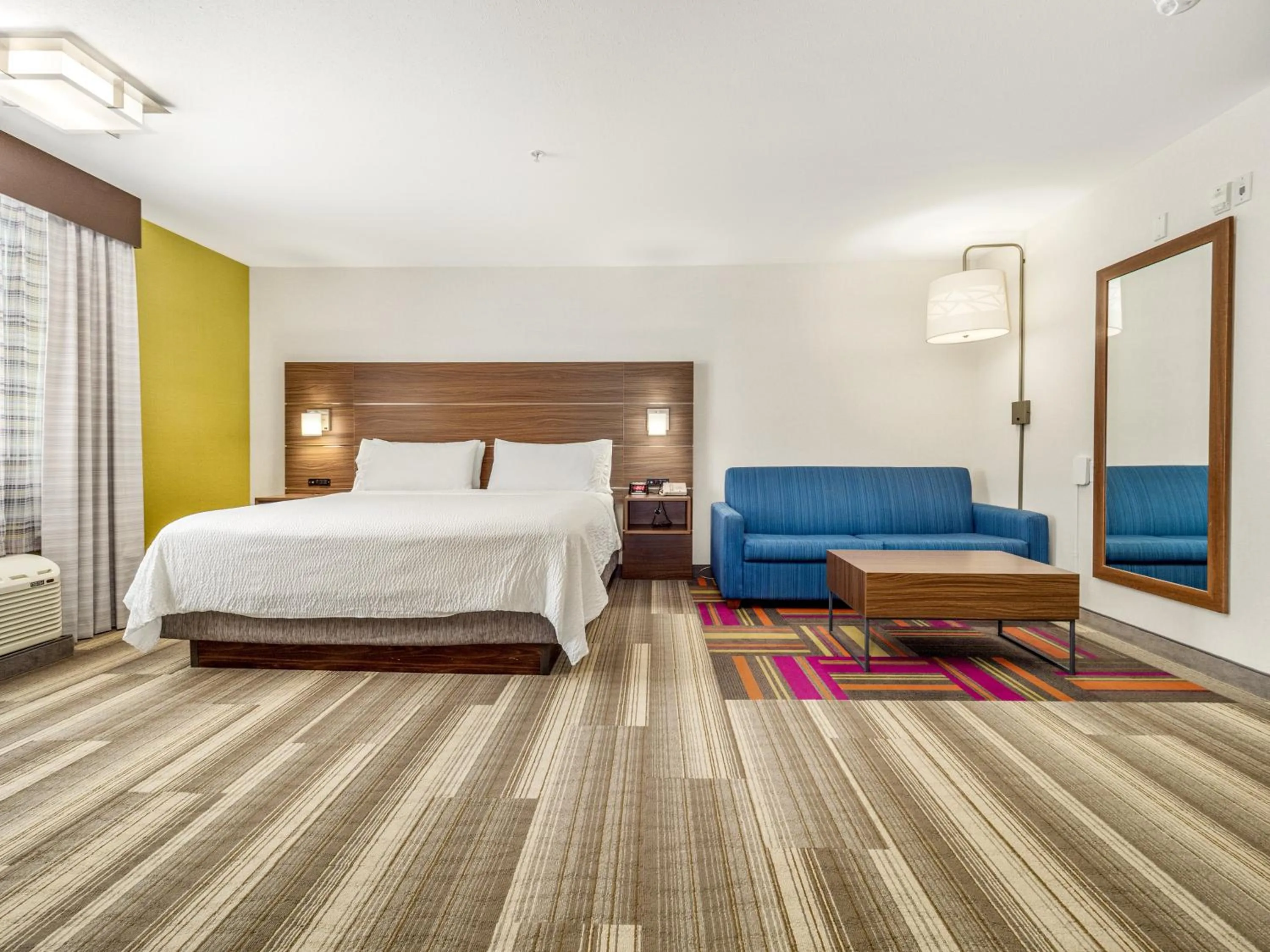 Photo of the whole room, Bed in Holiday Inn Express & Suites Medicine Hat by IHG