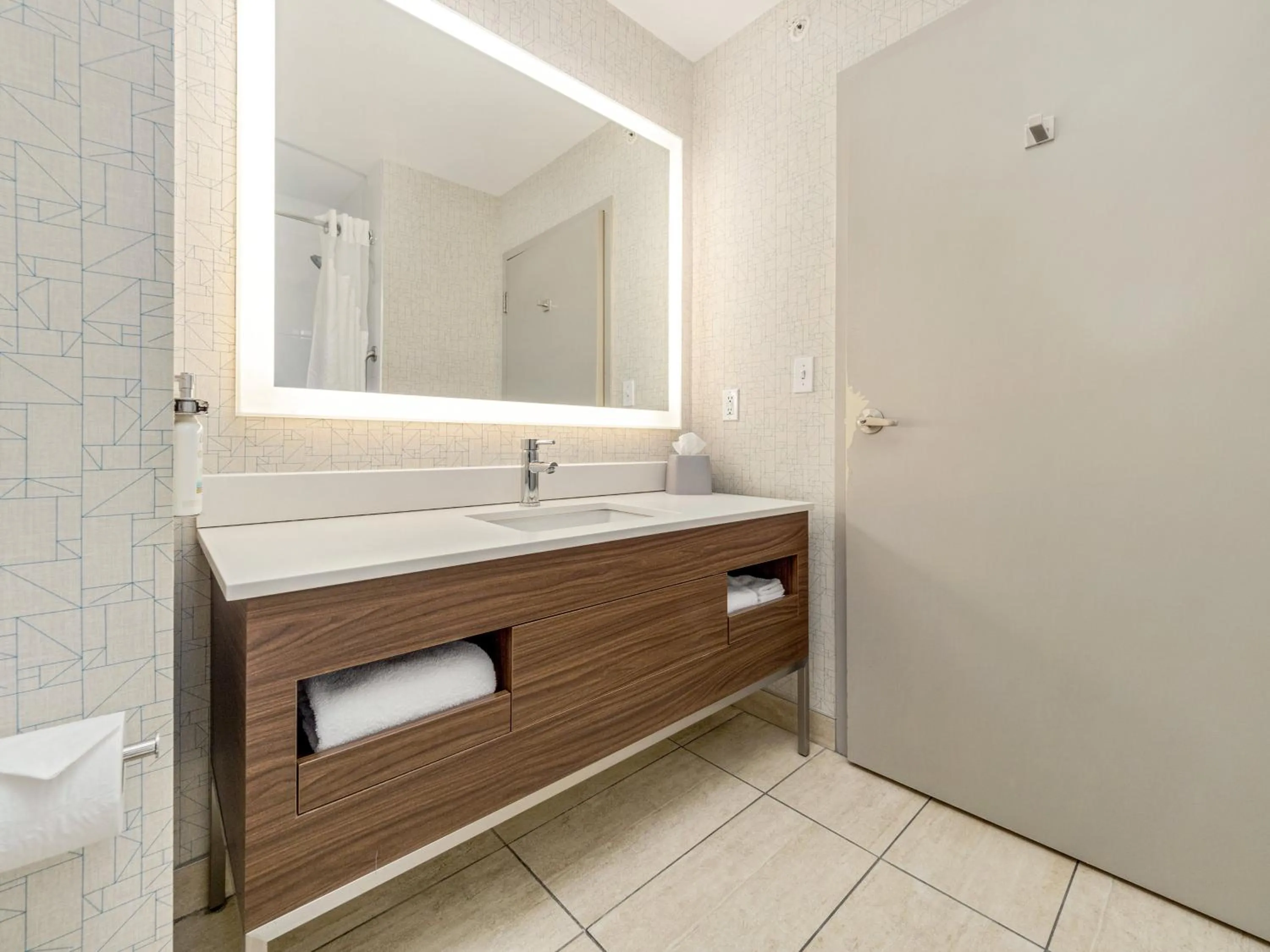 Photo of the whole room in Holiday Inn Express & Suites Medicine Hat by IHG