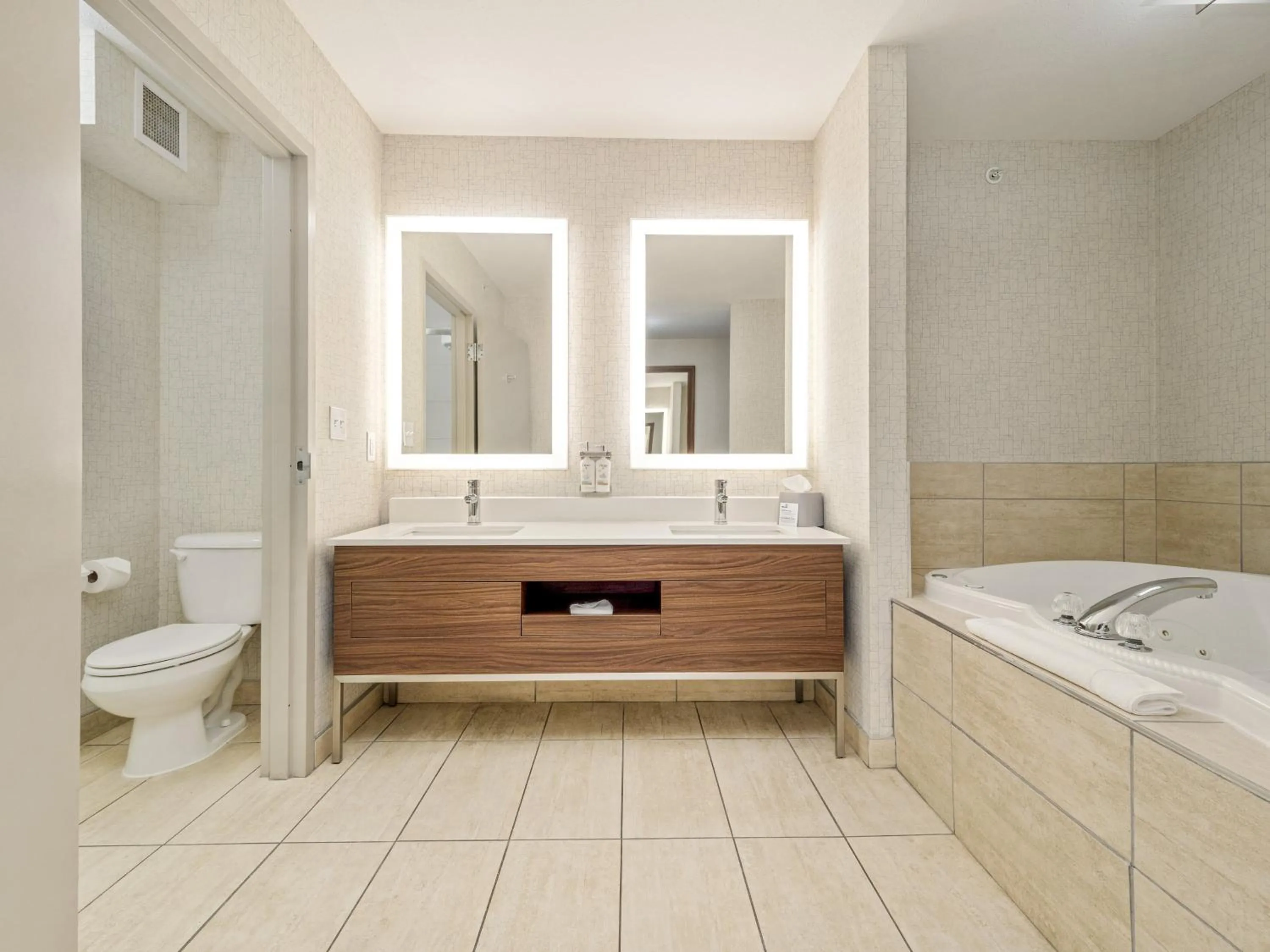 Photo of the whole room in Holiday Inn Express & Suites Medicine Hat by IHG