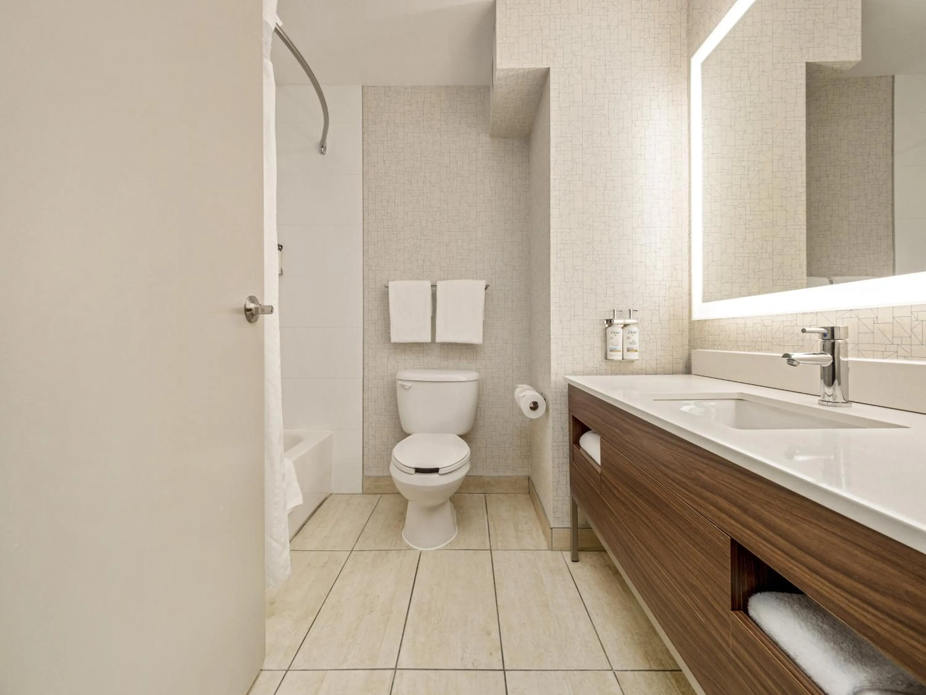 Photo of the whole room in Holiday Inn Express & Suites Medicine Hat by IHG