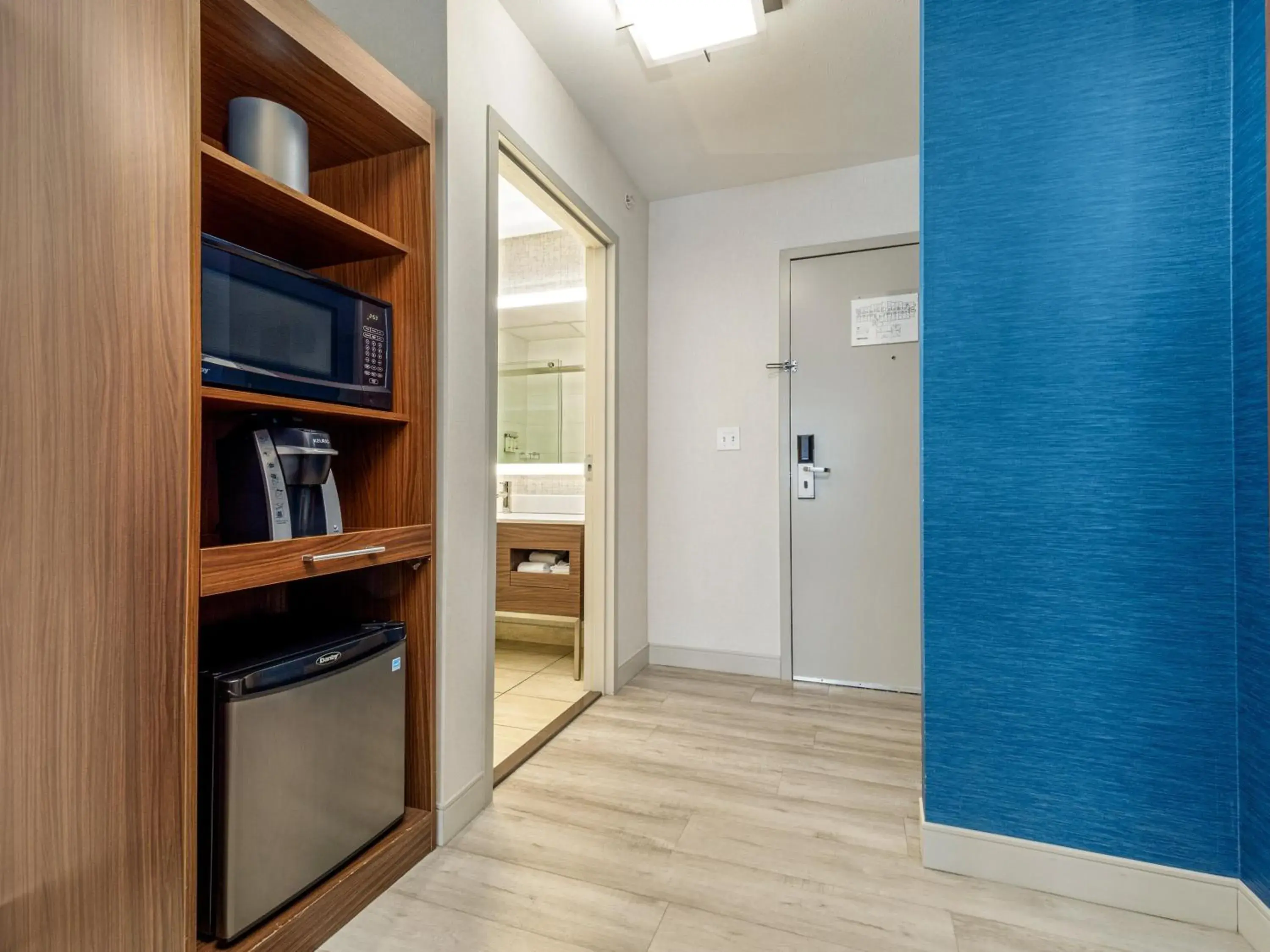 King Suite with Sofa Bed in Holiday Inn Express & Suites Medicine Hat by IHG King Suite with Sofa Bed in Holiday Inn Express & Suites Medicine Hat by IHG