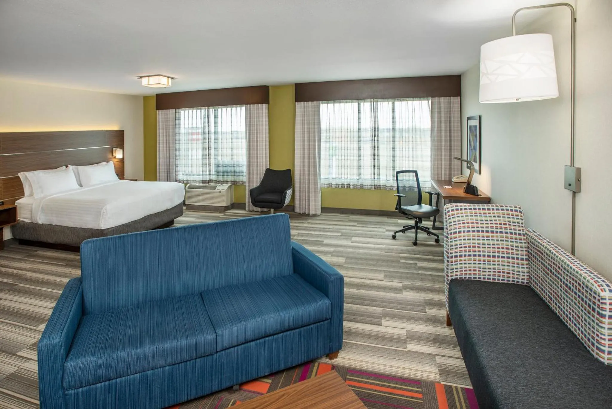 Photo of the whole room, Bed in Holiday Inn Express & Suites Medicine Hat by IHG