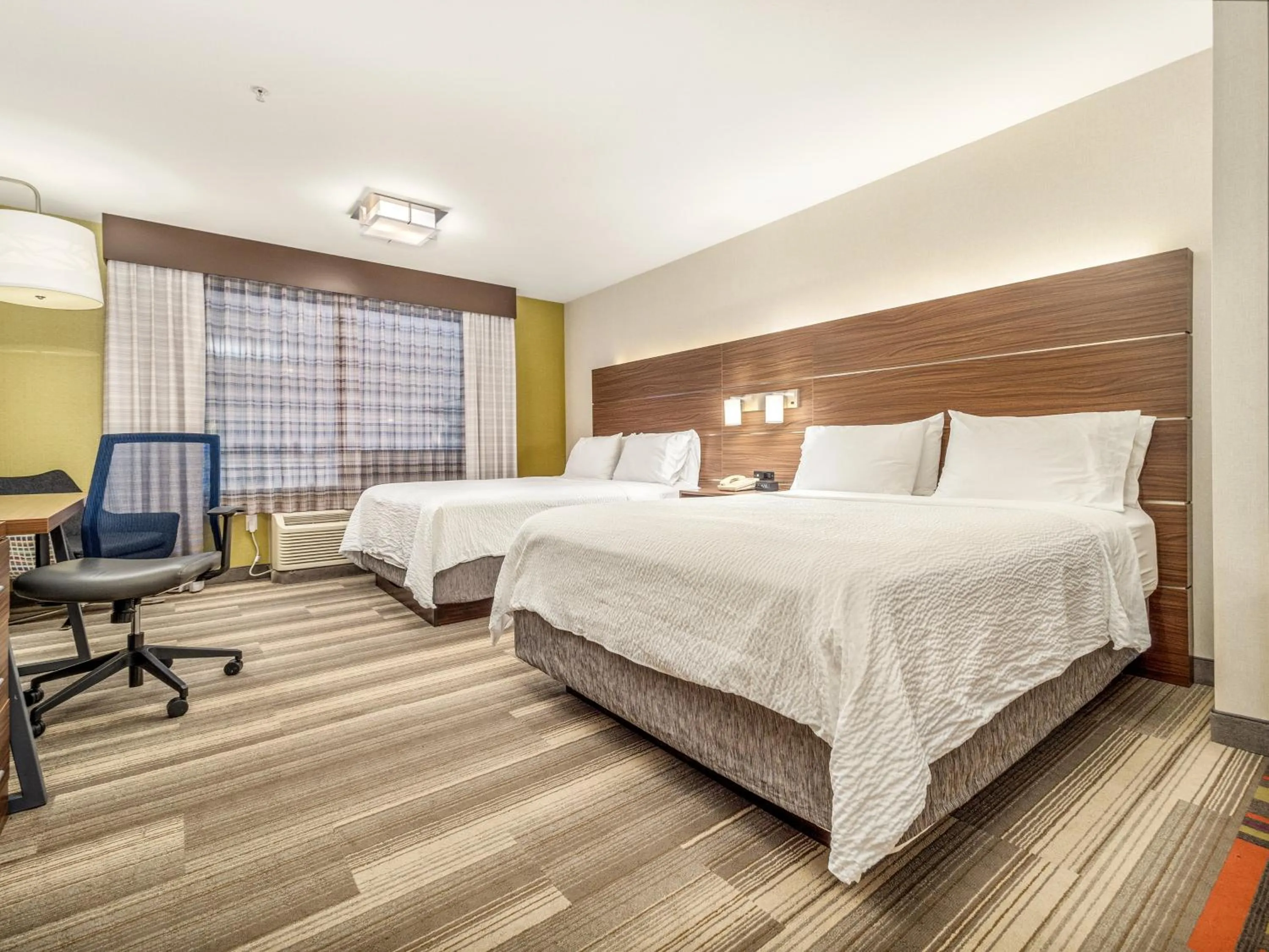 Photo of the whole room, Bed in Holiday Inn Express & Suites Medicine Hat by IHG