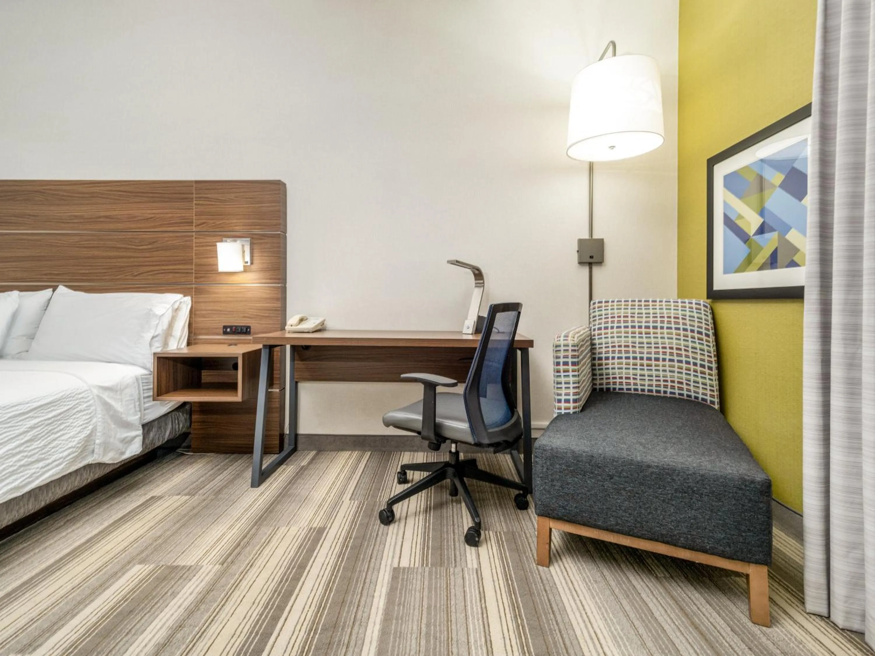 Photo of the whole room, Bed in Holiday Inn Express & Suites Medicine Hat by IHG