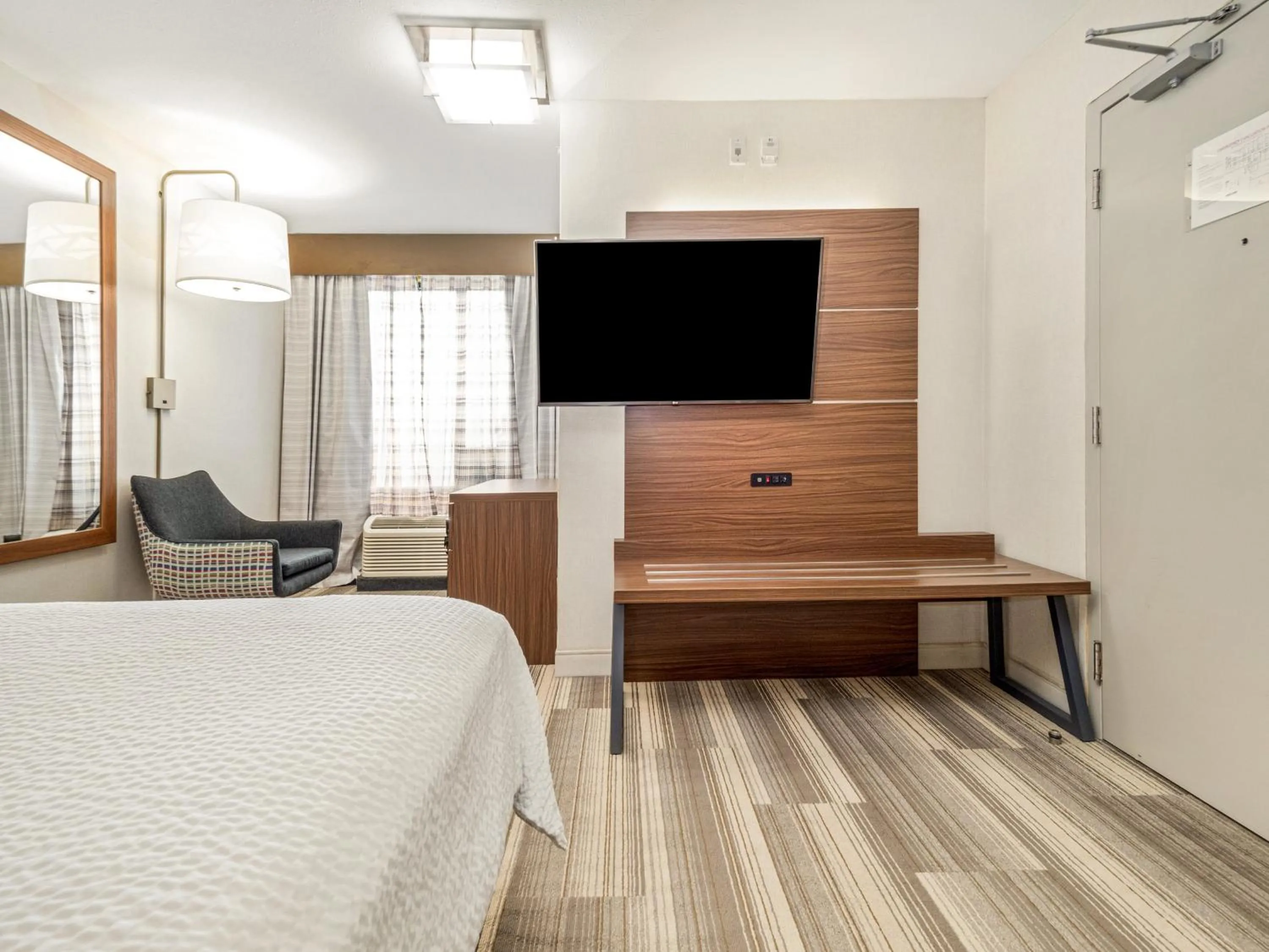 Photo of the whole room, Bed in Holiday Inn Express & Suites Medicine Hat by IHG