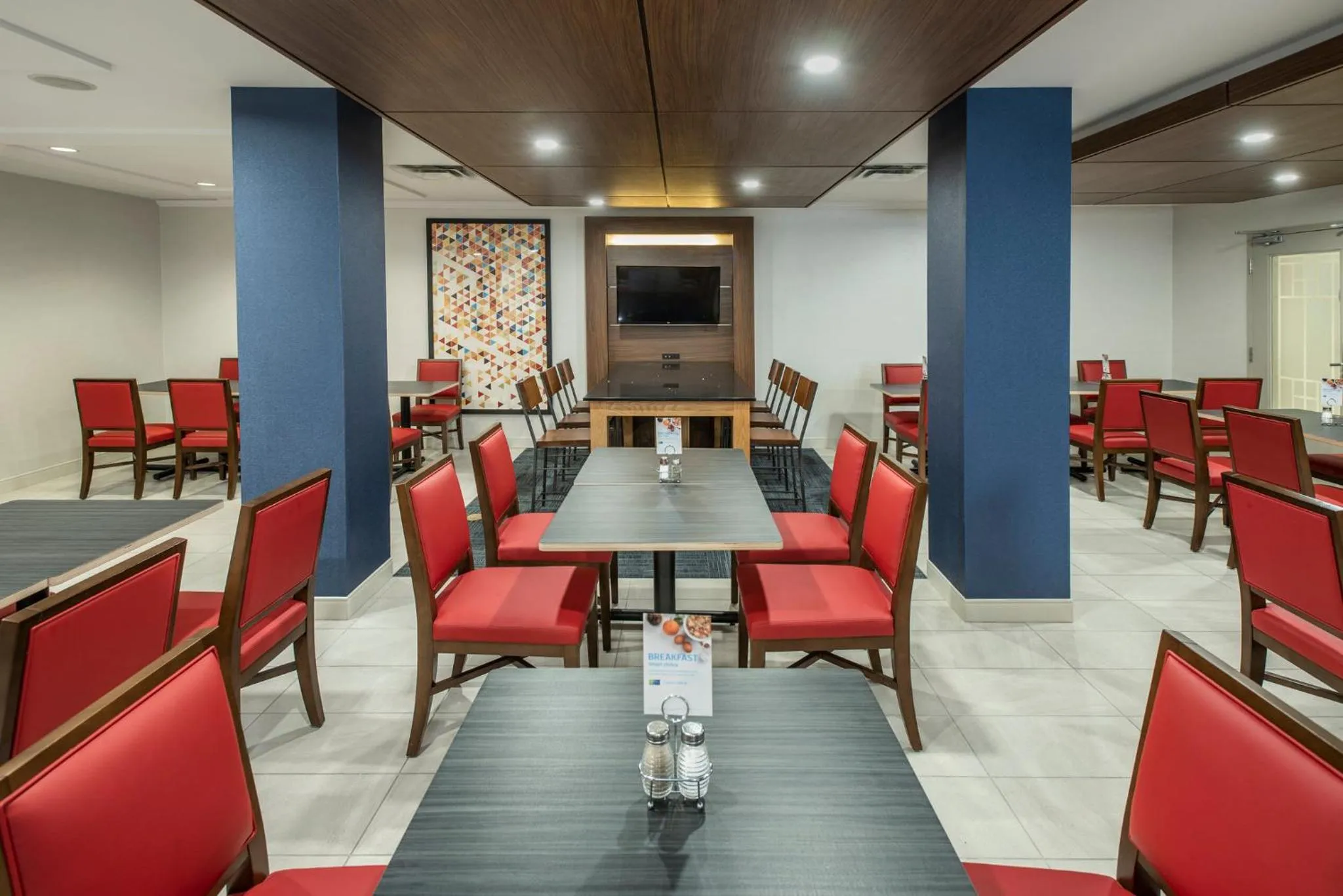 Breakfast in Holiday Inn Express & Suites Medicine Hat by IHG