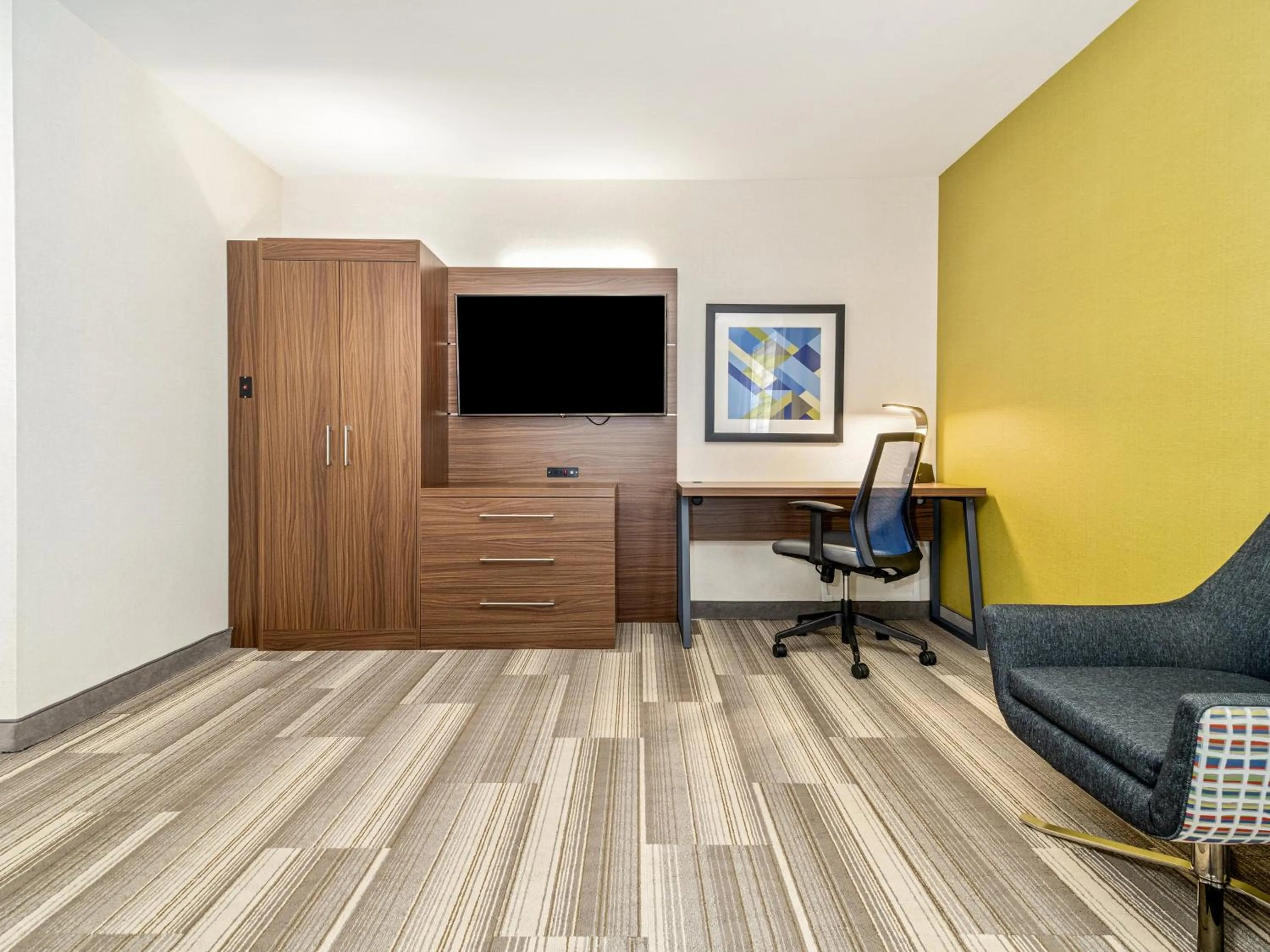 Photo of the whole room in Holiday Inn Express & Suites Medicine Hat by IHG