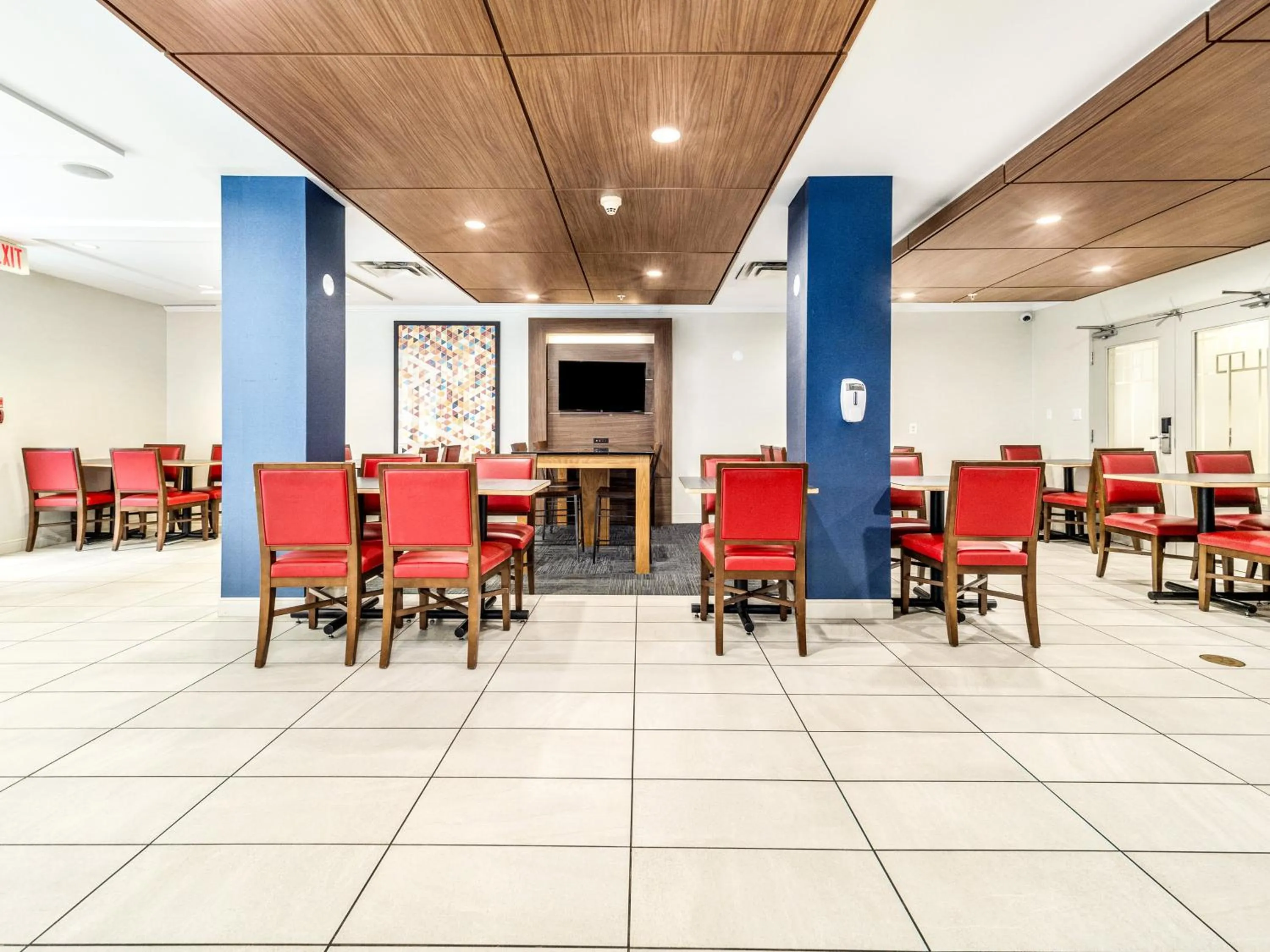 Breakfast in Holiday Inn Express & Suites Medicine Hat by IHG