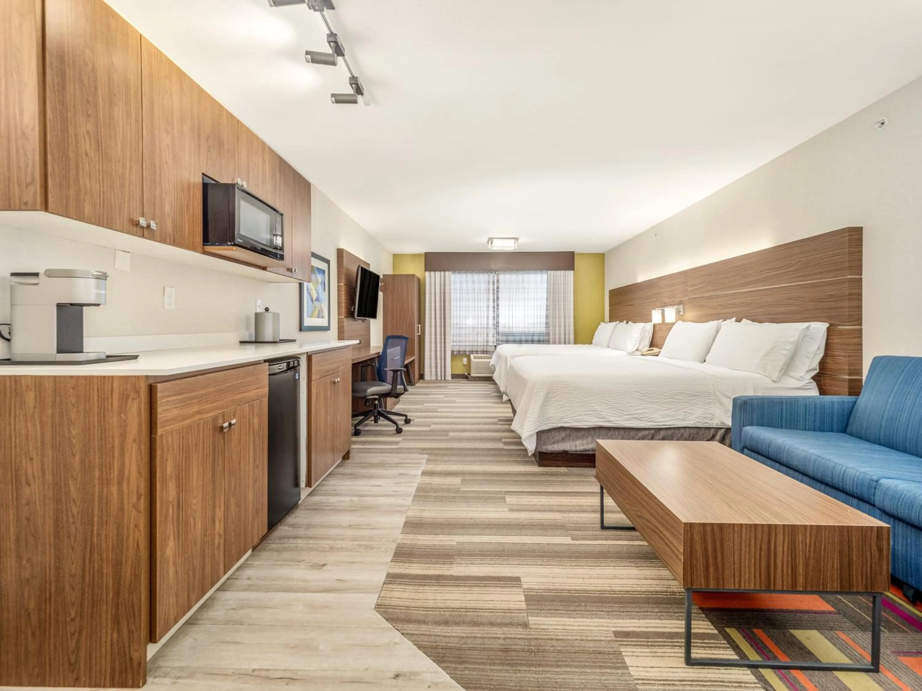 Photo of the whole room, Bed in Holiday Inn Express & Suites Medicine Hat by IHG