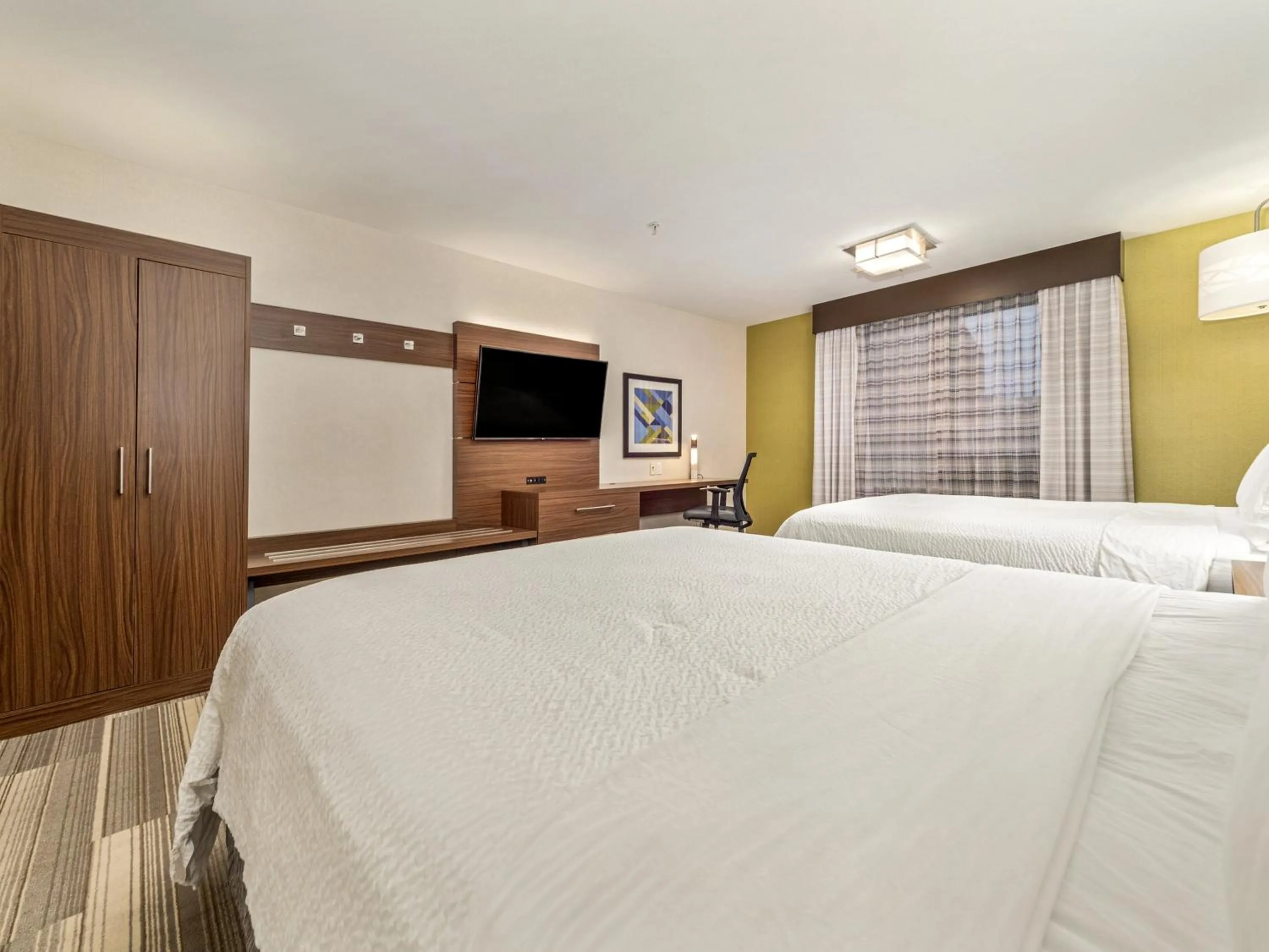 Photo of the whole room, Bed in Holiday Inn Express & Suites Medicine Hat by IHG