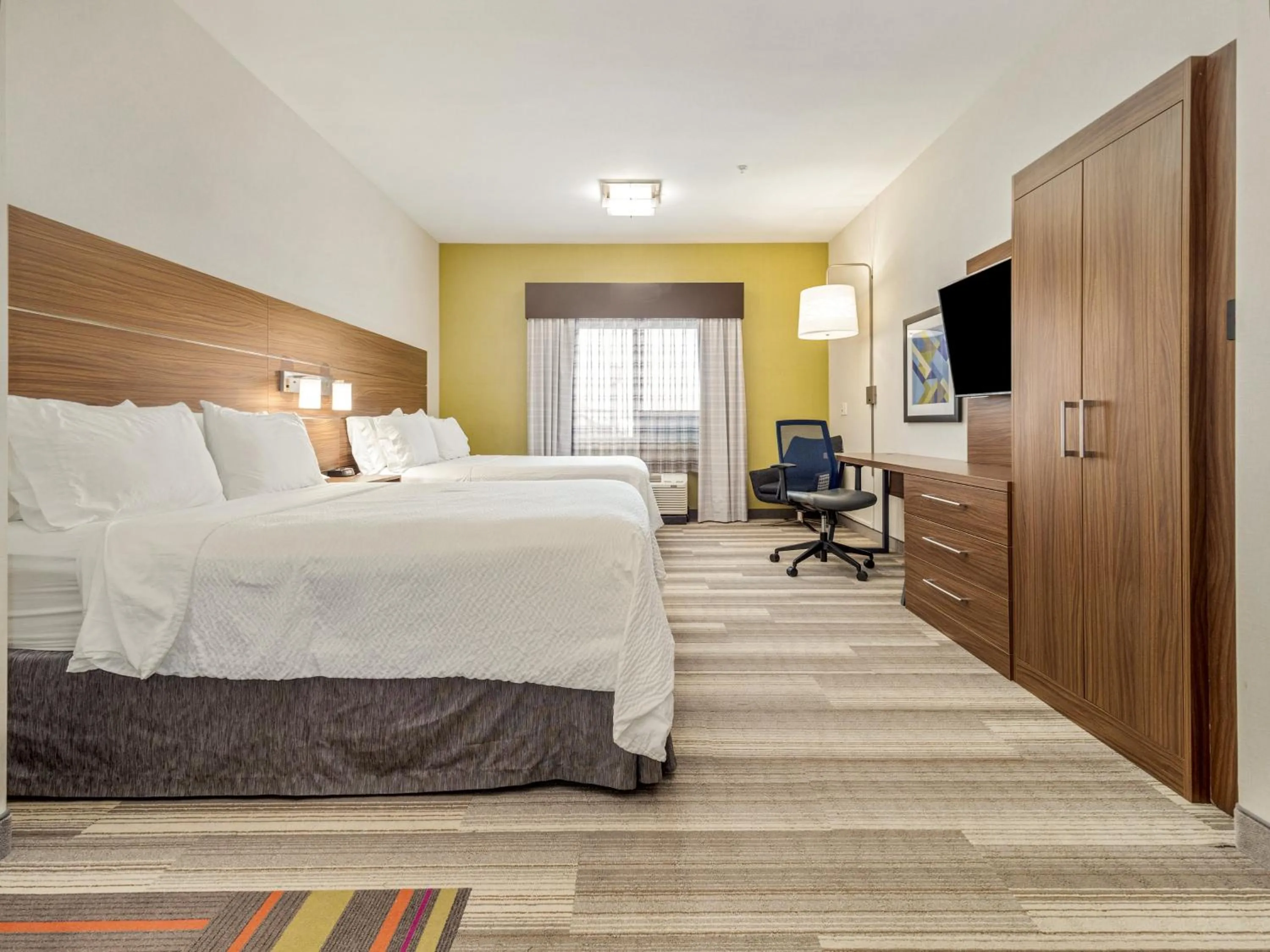 Photo of the whole room, Bed in Holiday Inn Express & Suites Medicine Hat by IHG