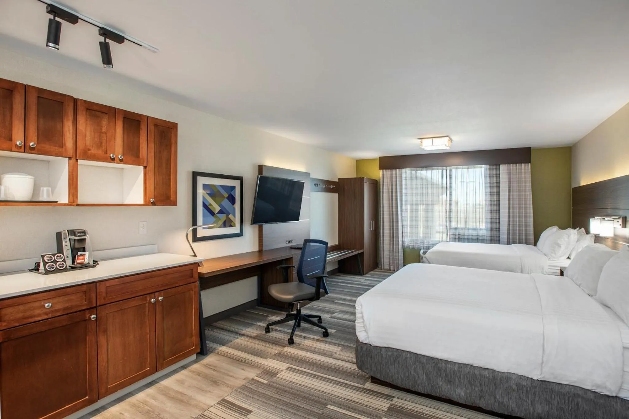 Photo of the whole room, Bed in Holiday Inn Express & Suites Medicine Hat by IHG