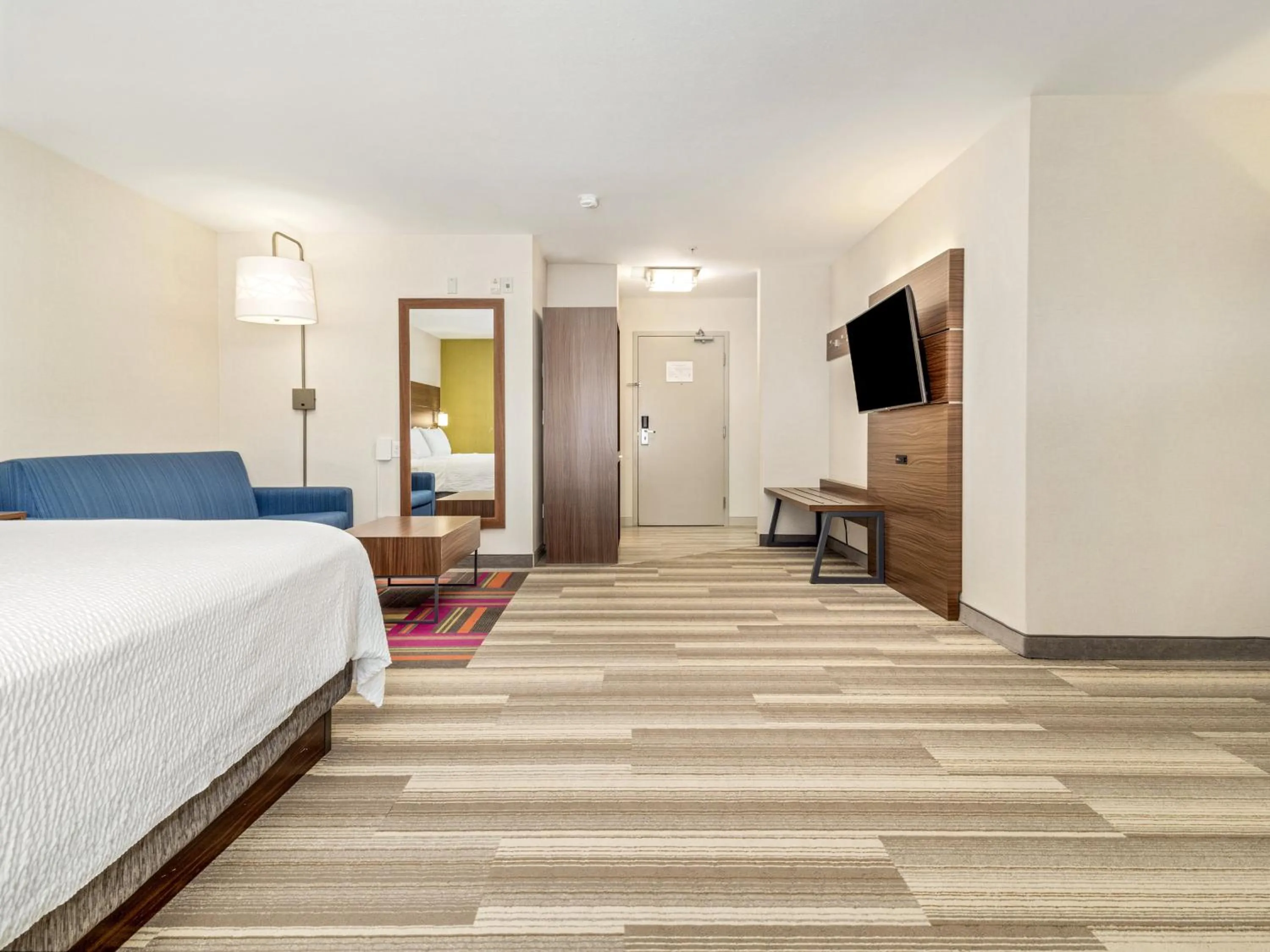 Photo of the whole room, Bed in Holiday Inn Express & Suites Medicine Hat by IHG
